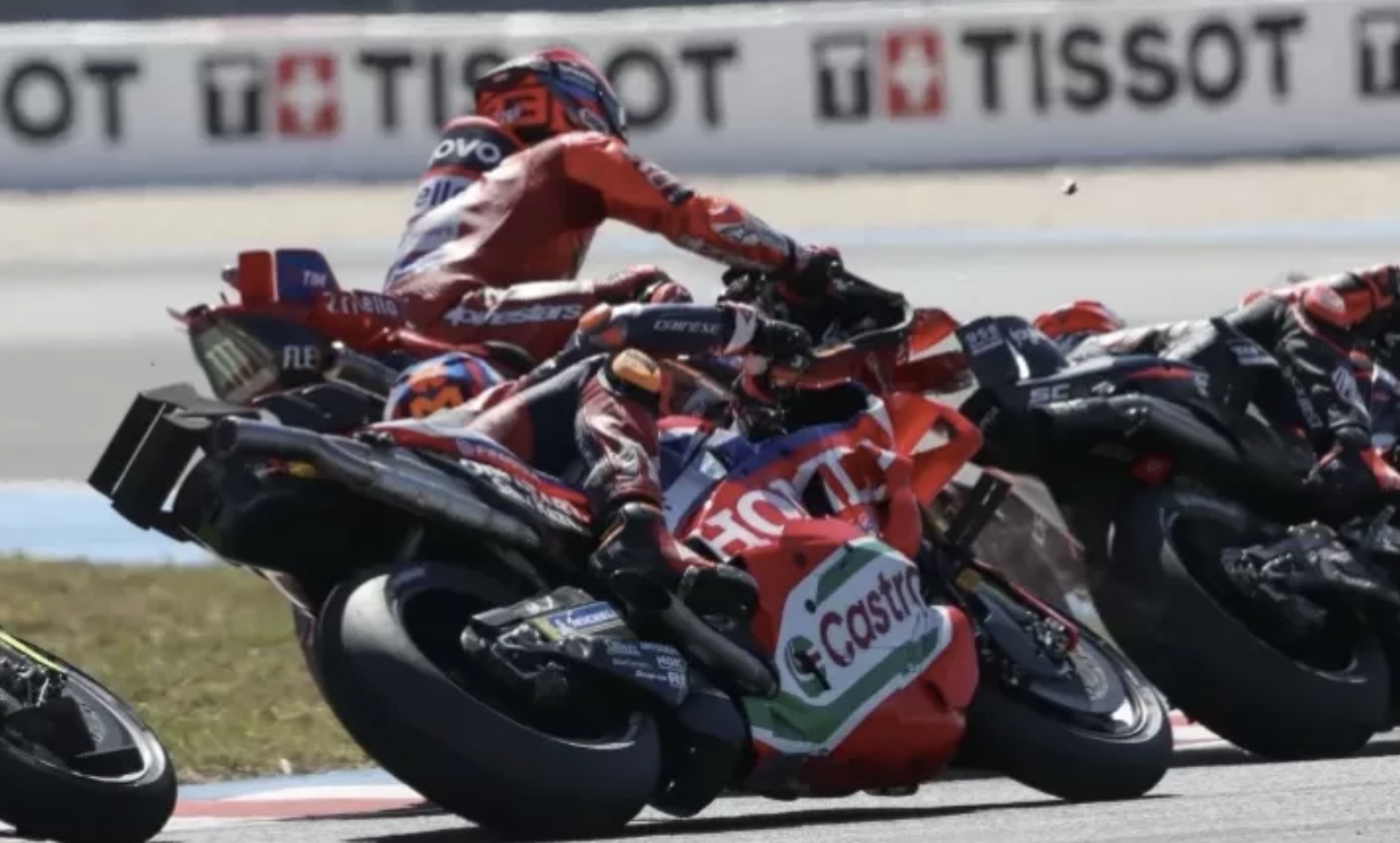 Insiden kontak Marc Marquez dan Marco Bezzecchi di MotoGP Hungaria 2025 (Dok. Crash)