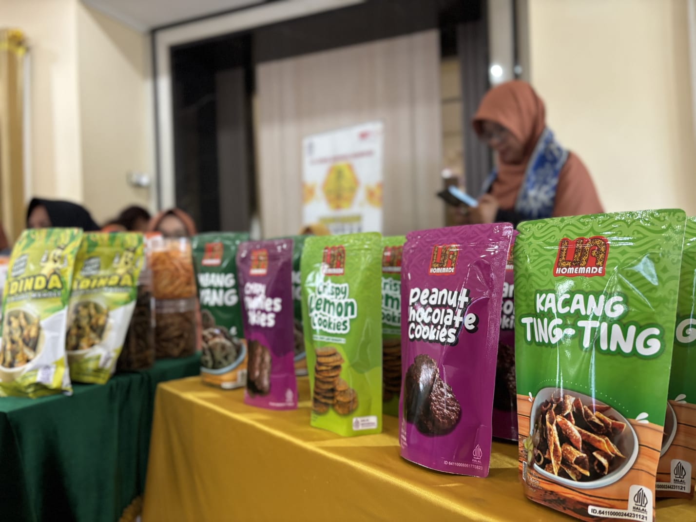 ILUSTRASI PRODUK: Legalitas usaha menjadi perhatian Diskoperindag untuk menjamin keberlangsungan usaha dan mendorong daya saing produk lokal di pasar yang lebih luas. (IZZA/BP)