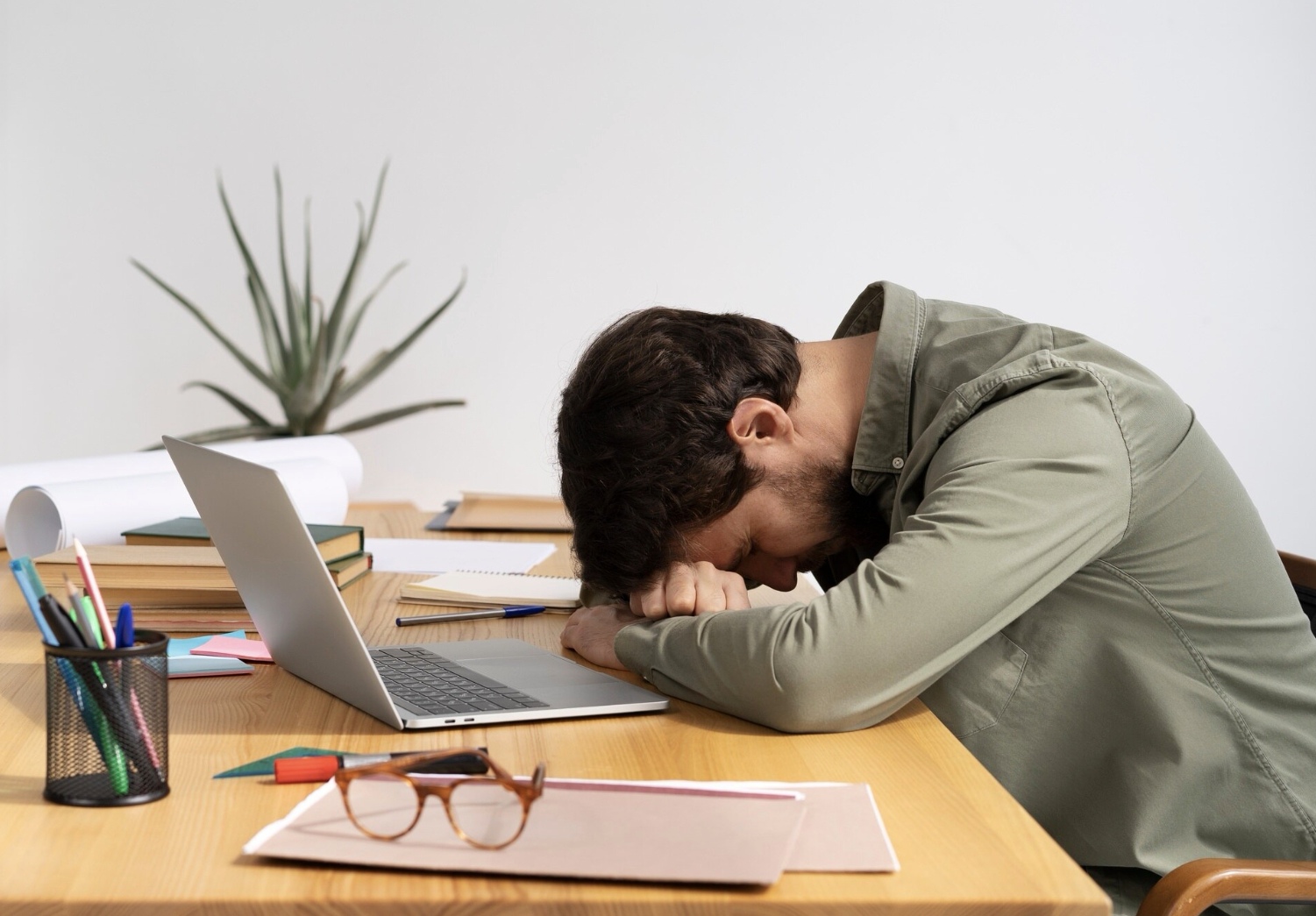 Ilustrasi pekerja keras. (Freepik)