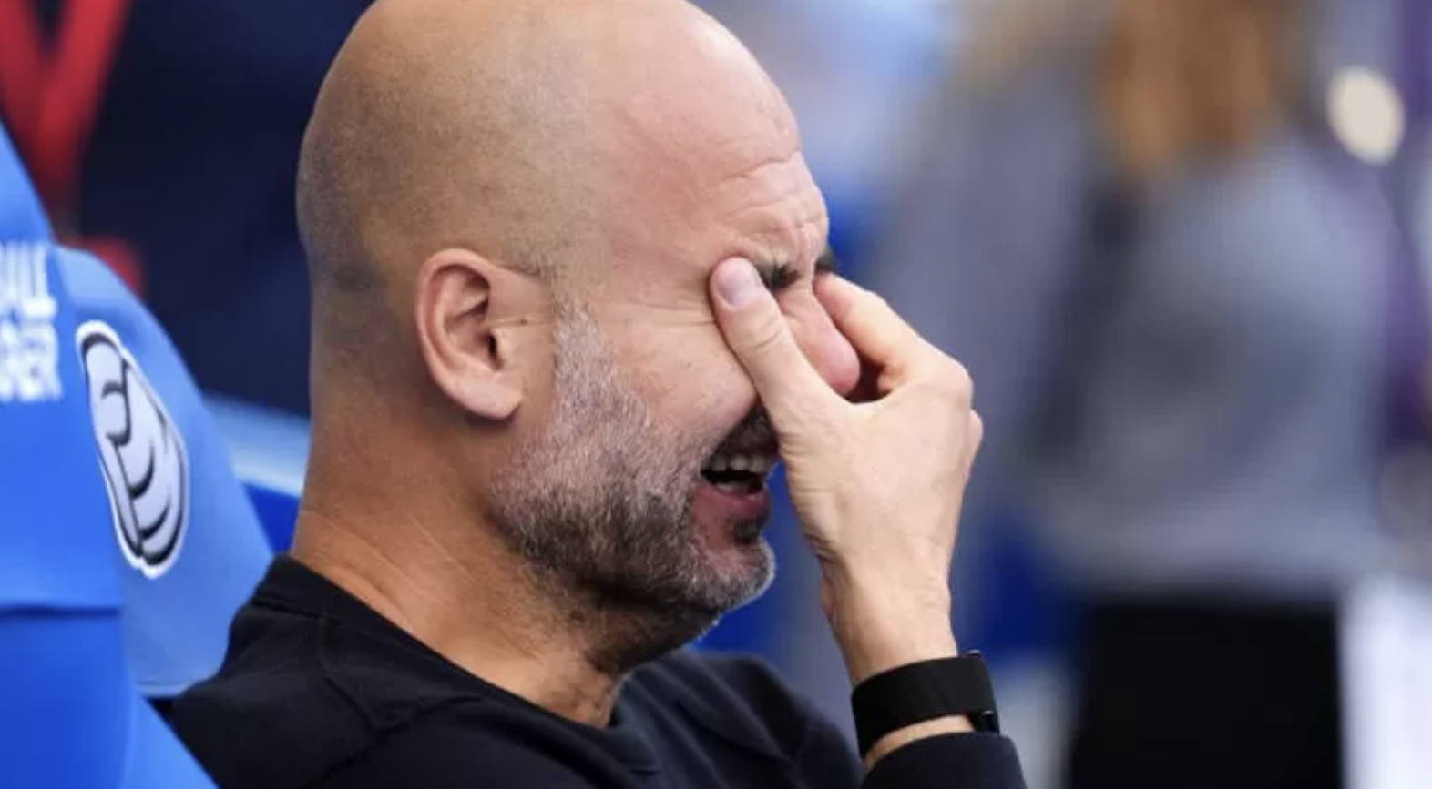 Pep saat menangis, masa depannya di Manchester City jadi sorotan usai hasil buruk awal musim. (Football365)