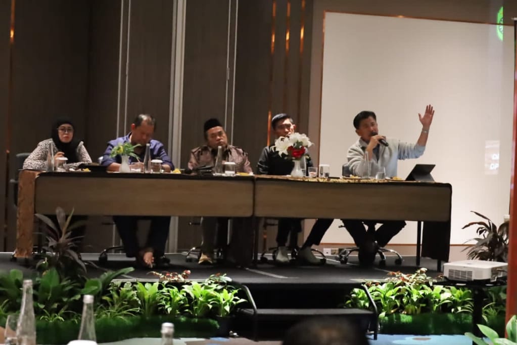 KOORDINASI: Sekkab Kukar Sunggono saat menyampaikan arahan mengenai tahapan APBD Perubahan yang telah memasuki evaluasi dari Tim Pemprov. (DISKOMINFO KUKAR UNTUK BERAU POST)
