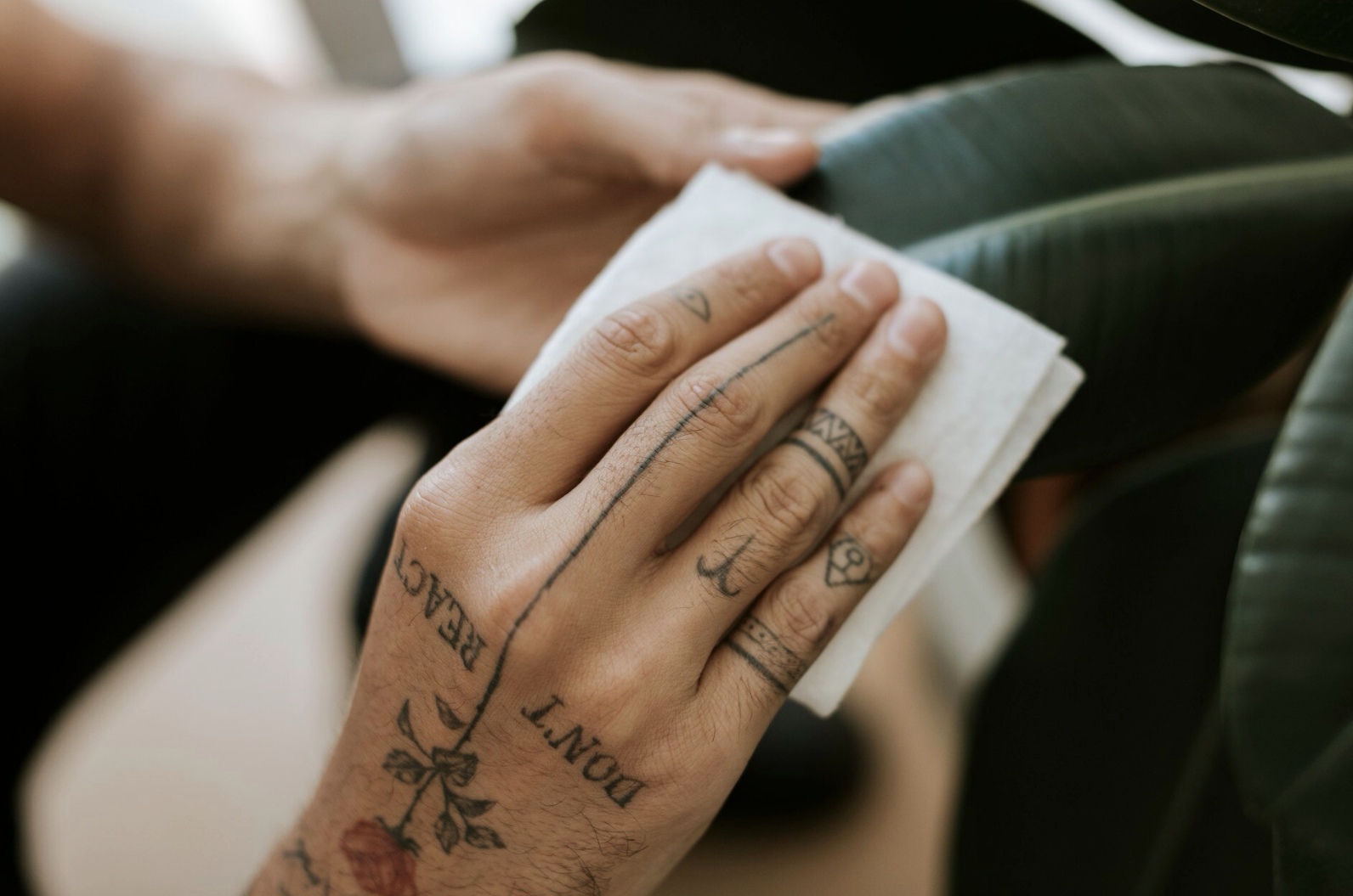 Tato pada jari tangan. (Freepik)