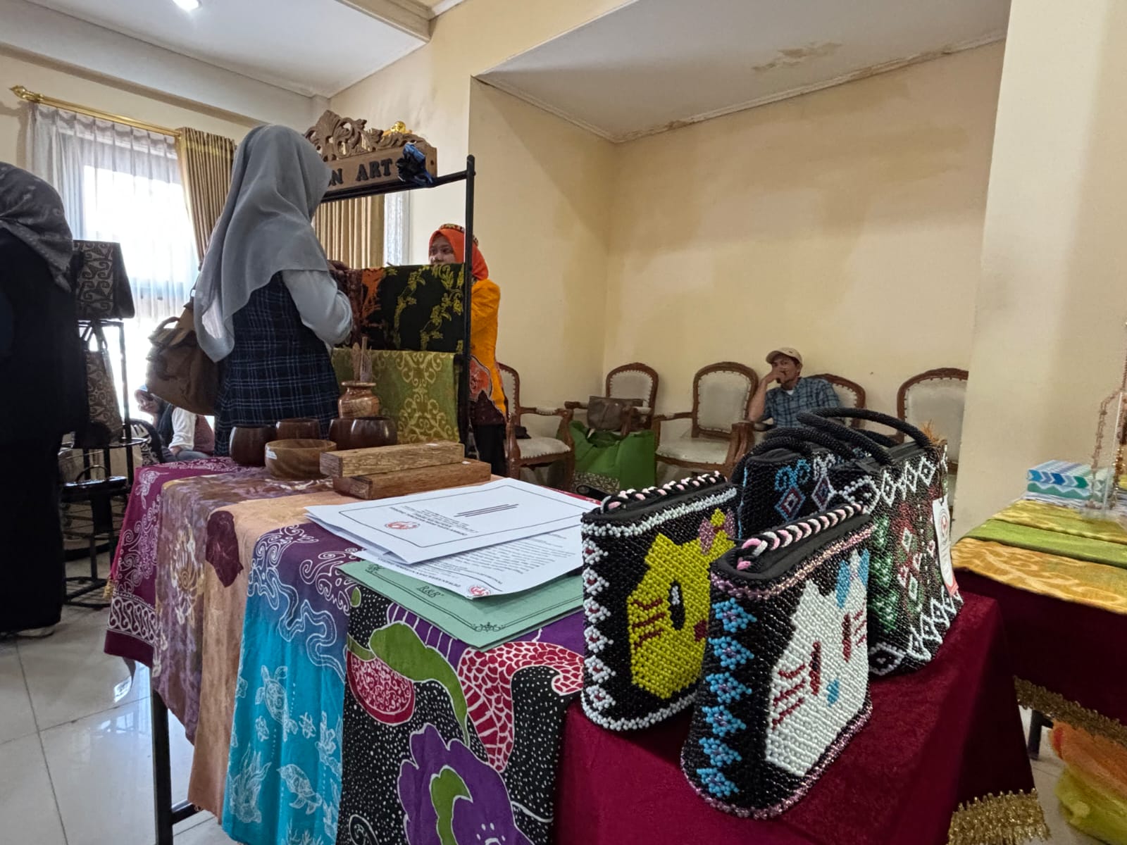 ILUSTRASI: Sertifikasi halal untuk barang gunaan belum dapat terealisasi di Kabupaten Berau, namun Diskoperindag Berau akan berupaya untuk memenuhi standar tersebut. (IZZA/BP)