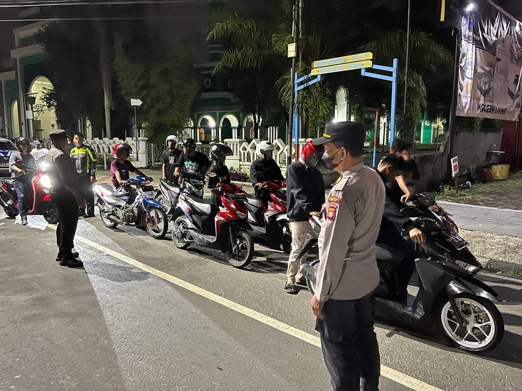 BALAP LIAR: Satlantas Polres Berau terus melakukan edukasi dan melakukan patroli untuk menekan terjadinya balap liar. (ARTA KUSUMA YUNANDA/BP)