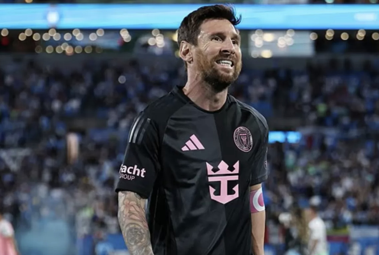 Ekspresi Lionel Messi usai gagal eksekusi penalti ala Panenka dalam laga Inter Miami kontra Charlotte FC di MLS. (Daily Mail)