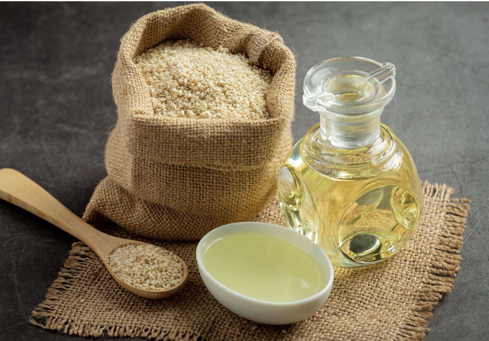 Ilustrasi minyak wijen. (Freepik)