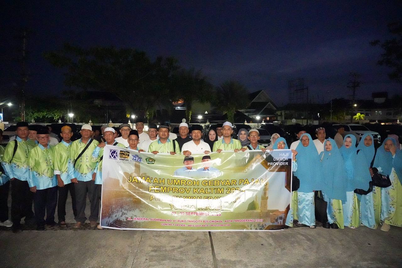 WAJIB PAJAK: Gubernur Harum bersama wajib pajak yang taat membayar pajak dan tahun ini menerima hadiah umrah dari Pemprov Kaltim melalui Gebyar Pajak. (ADI SUSENO/ADPIMPROV KALTIM)