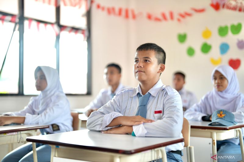 SEKOLAH RAKYAT: Sifan Alyori (16), murid Sekolah Rakyat Menengah Atas (SRMA) 13 Bekasi. (ANTARA/HO-Kemensos.)
