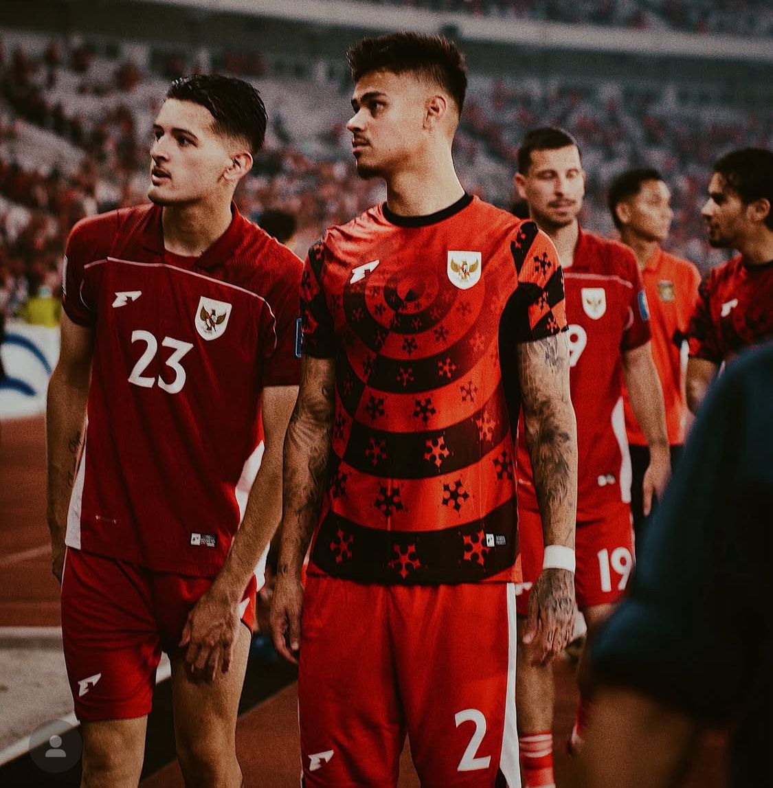 Bek Timnas Indonesia Mees Hilgers beraksi bersama FC Twente. (Instagram @meeshilgerss)
