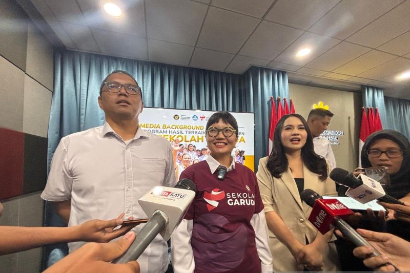 Wakil Menteri Pendidikan Tinggi, Sains, dan Teknologi (Wamendiktisaintek) Stella Christie memberikan keterangan pers di Kantor Badan Komunikasi Pemerintah, di Gedung Kwarnas Jakarta, Senin (22/9).