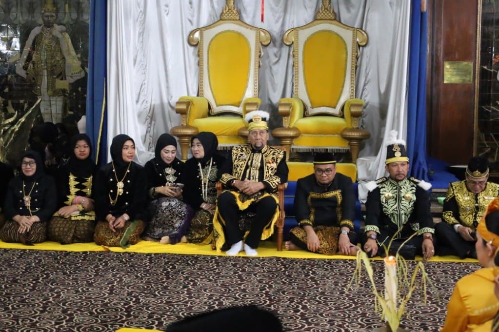 BUDAYA: Bupati Kutai Kartanegara dr Aulia Rahman Basri menghadiri acara Seluang Mudik di Museum Mulawarman, Tenggarong. (DISKOMINFO KUKAR UNTUK BERAU POST)