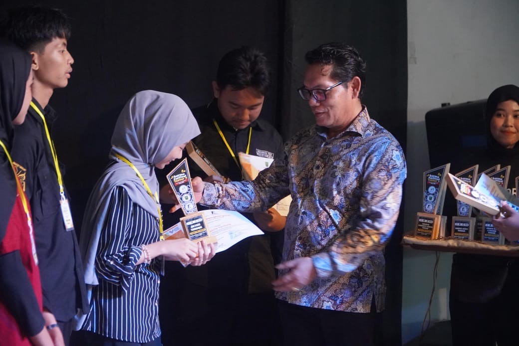 AJANG KOMPETISI: Disbudpar Berau menggelar lomba teater tingkat SMP dan SMA se-Kabupaten Berau selama empat hari di Gedung Busak Mallur, Tanjung Redeb. (DISBUDPAR BERAU UNTUK BERAU POST)