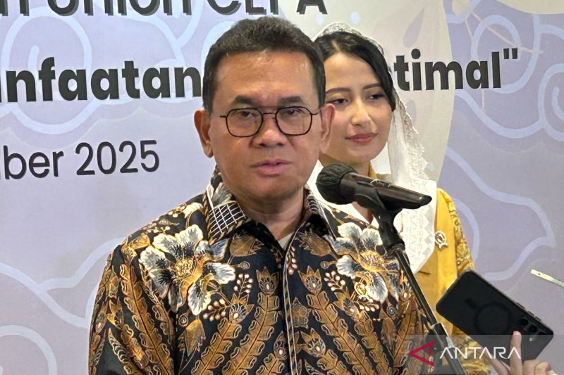 Menteri Perdagangan Budi Santoso  didampingi Wakil Menteri Perdagangan Dyah Roro Esti menghadiri 