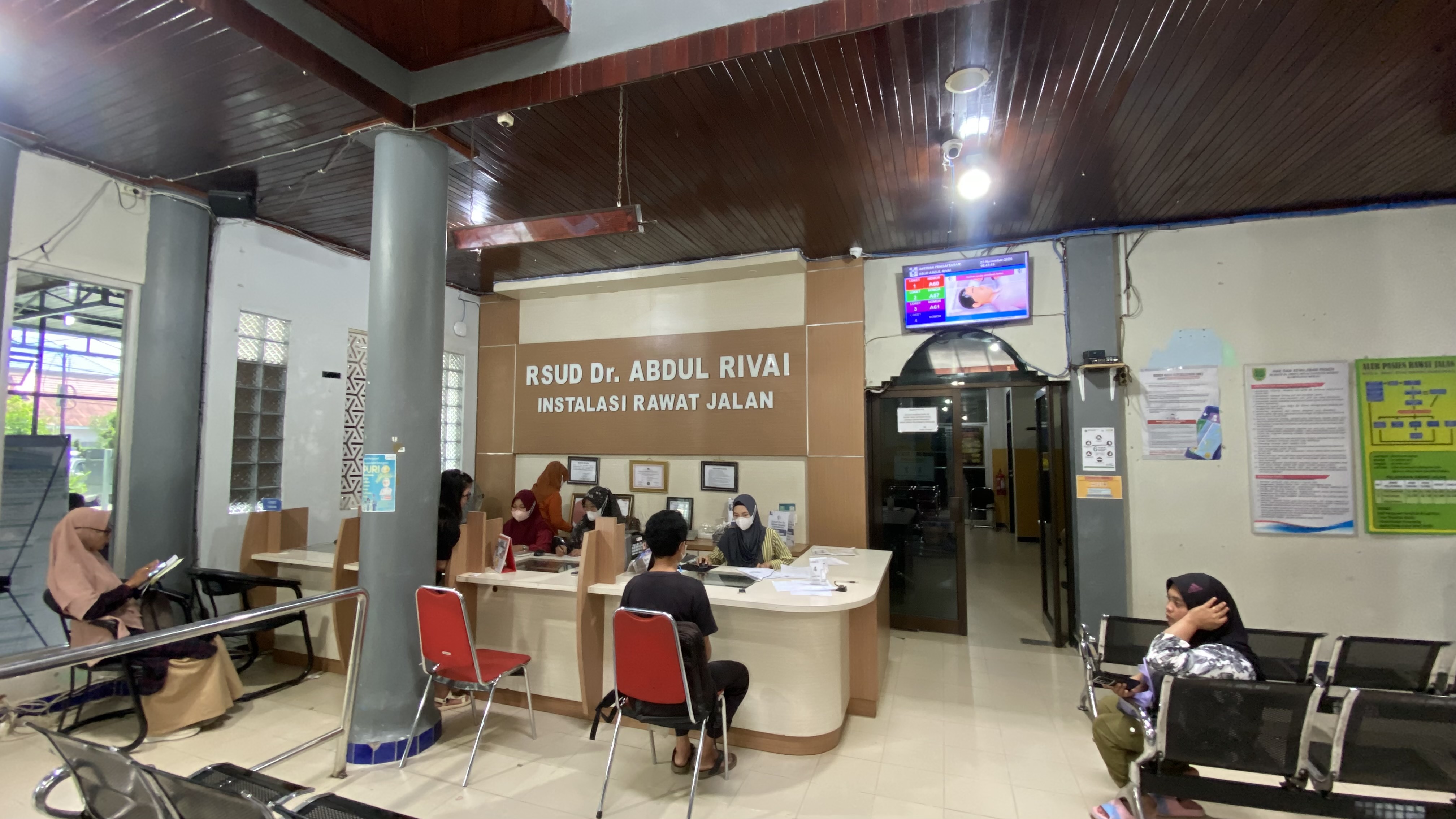 TINGKATKAN PELAYANAN MASYARAKAT: Bupati Berau Sri Juniarsih minta pelayanan kesehatan untuk masyarakat bisa terwujud dan dipedomani oleh seluruh tenaga kesehatan di Berau. (SENO/BP)