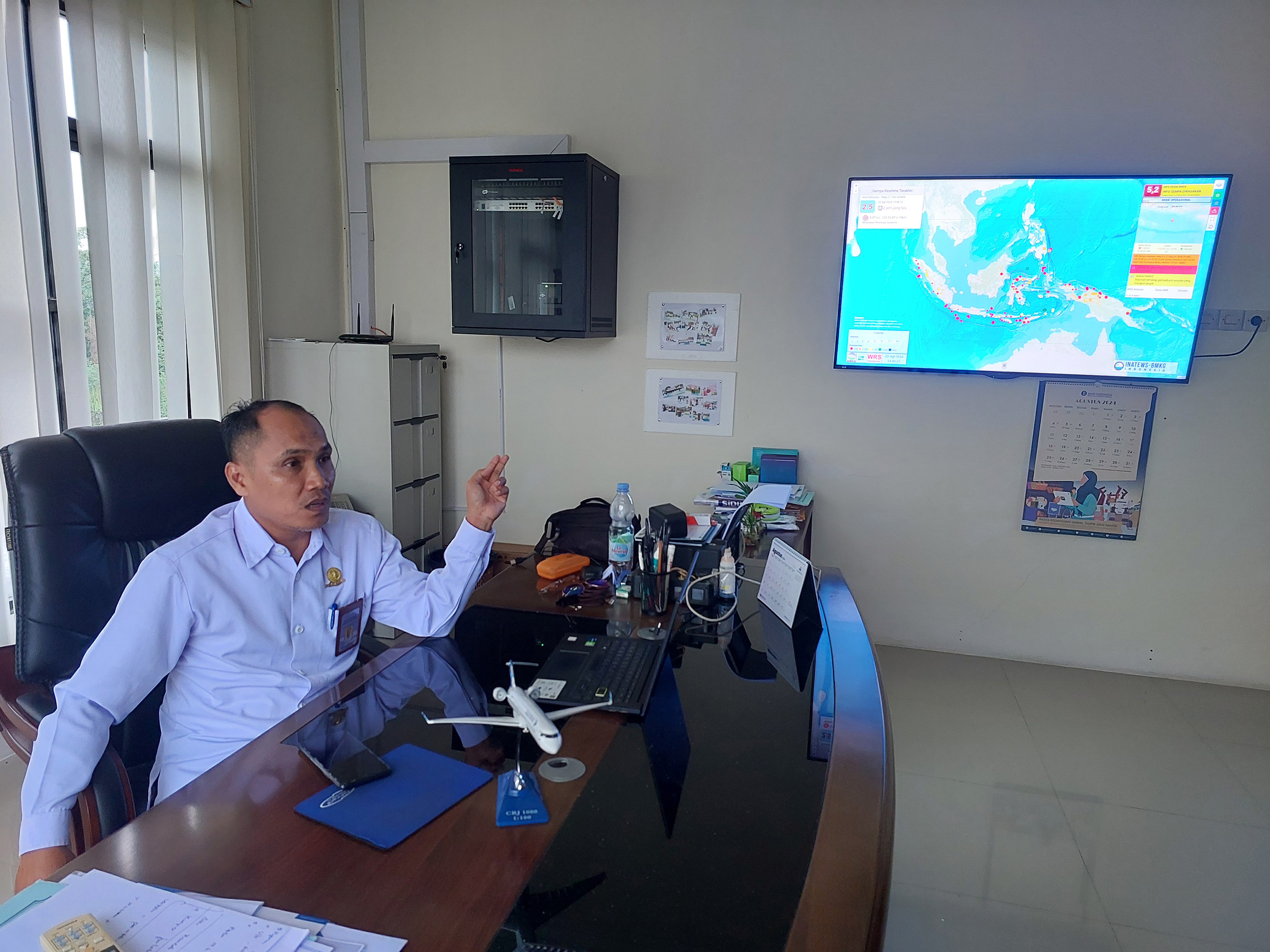 CUACA: Kepala Stasiun Meteorologi Kelas III Juwata Tarakan Muhammad Sulam Khilmi beri penjelasan peringatan dini cuaca ekstrem wilayah Provinsi Kaltara. (HRK)
