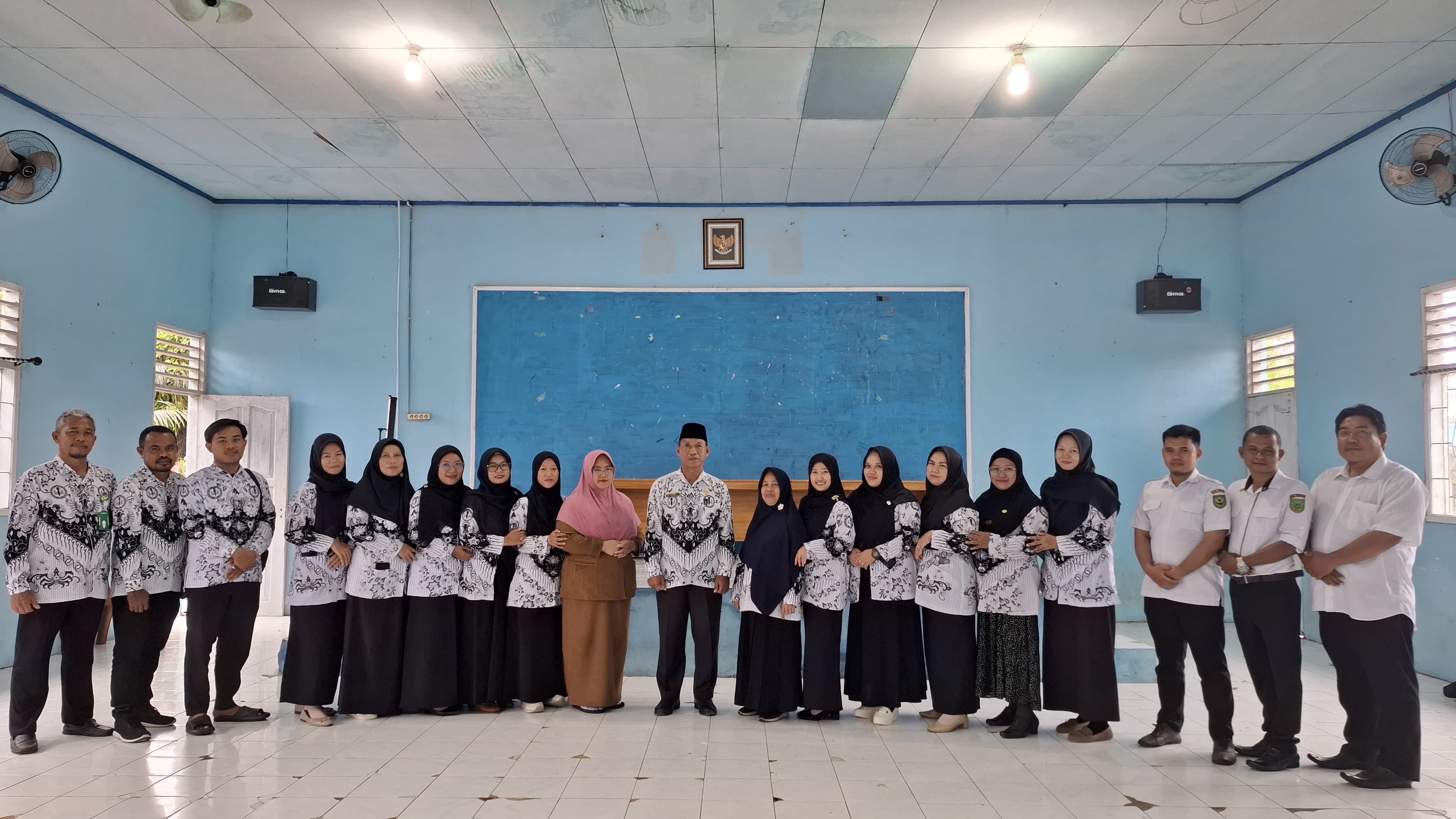 ILUSTRASI: Penempatan guru yang tidak merata menjadi perhatian legislatif untuk ditindaklanjuti instansi terkait, agar tidak berdampak pada kualitas pendidikan di Berau. (BERAU POST)