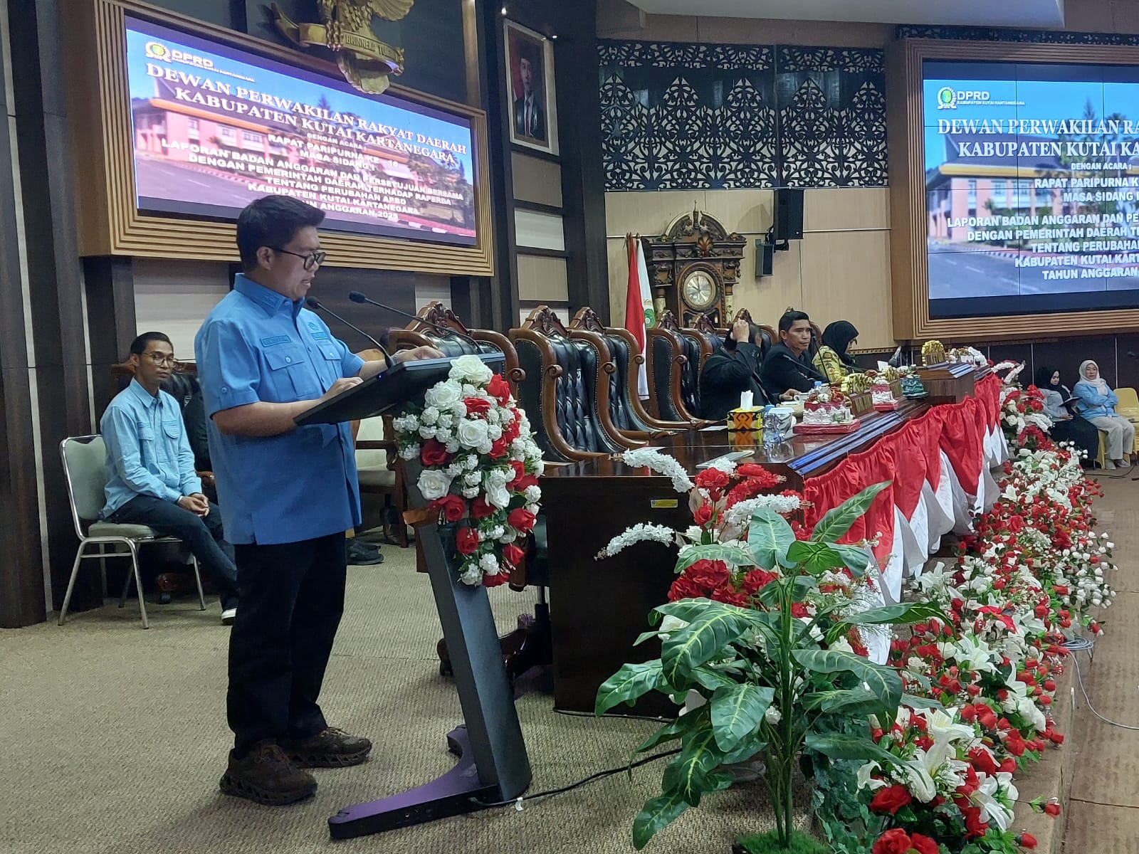 SAMBUTAN: Wakil Bupati Kukar Rendi Solihin menyampaikan sambutan pascapengesahan APBD Perubahan tahun 2025. (DISKOMINFO KUKAR UNTUK BERAU POST)