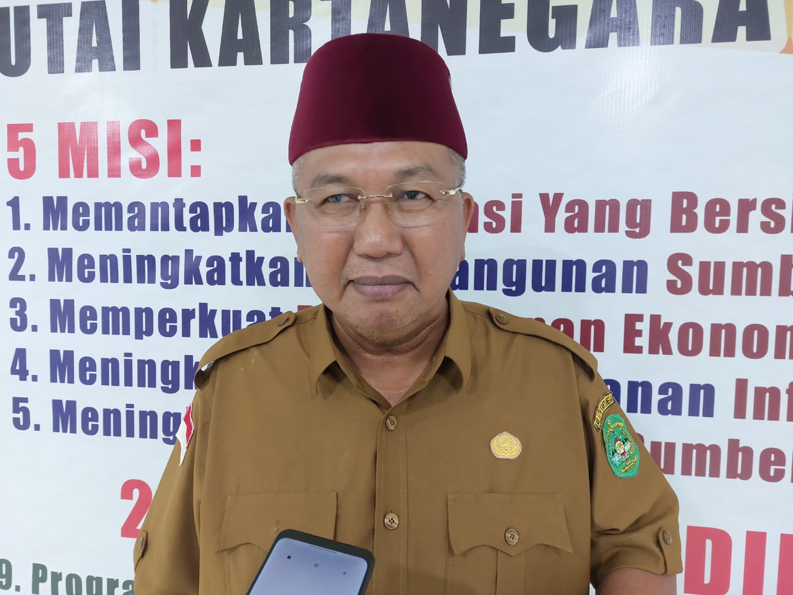 Camat Marangkayu, Ambo Dalle. (DISKOMINFO KUKAR UNTUK BERAU POST)