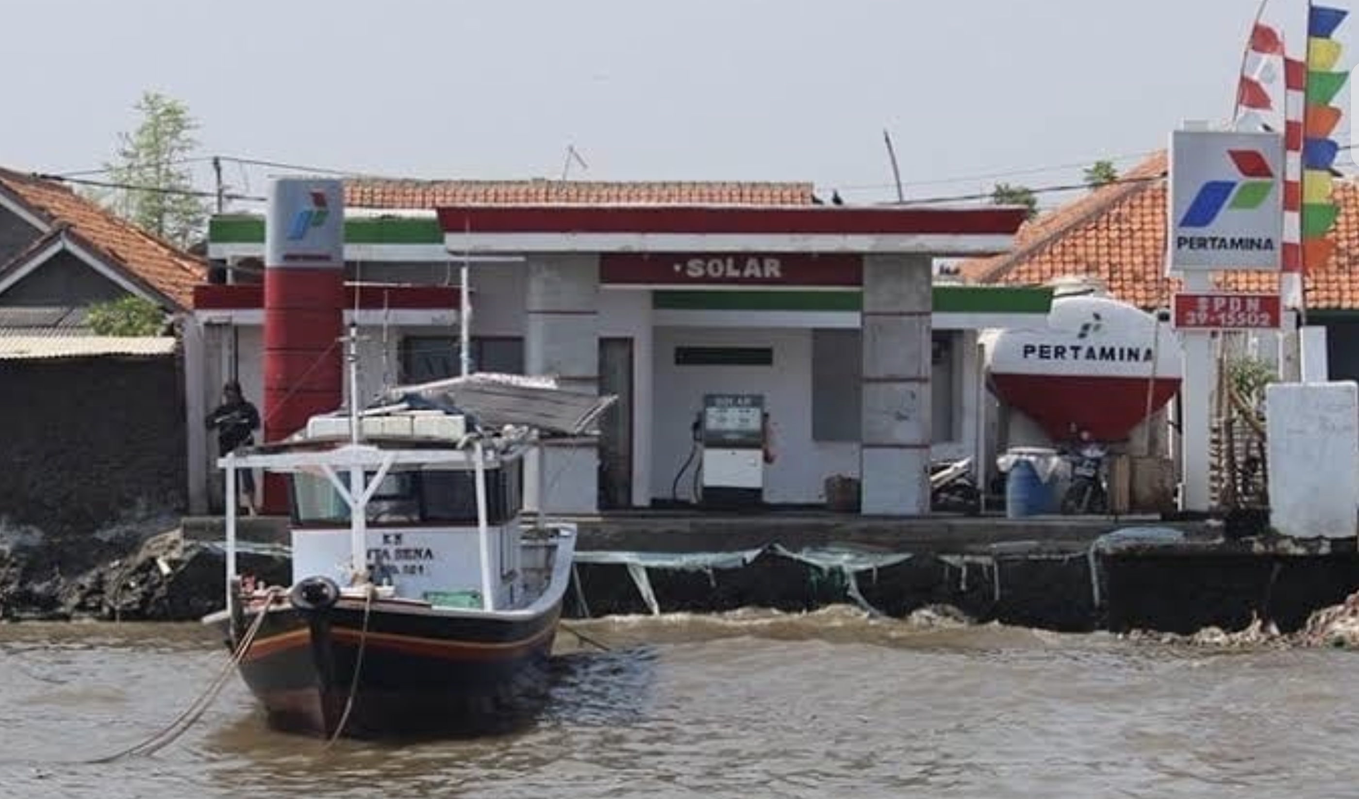 KUOTA KHUSUS: Ilustrasi SPBN milik Pertamina yang diusahakan bisa memenuhi BBM nelayan di Kukar. (DISKOMINFO KUKAR UNTUK BERAU POST)
