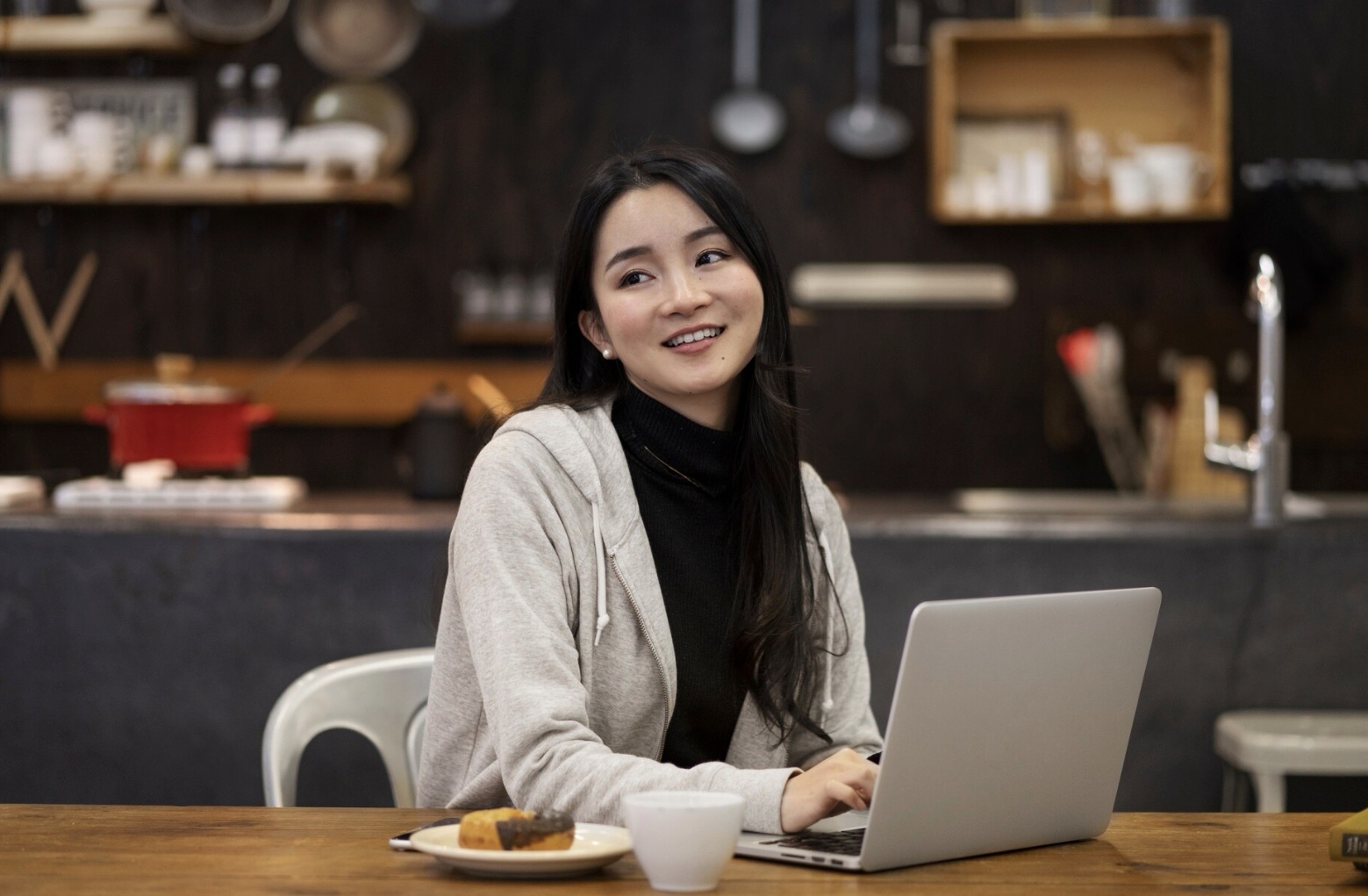 Strategi jadi sukses di tempat kerja sebagai seorang introvert. (Freepik)