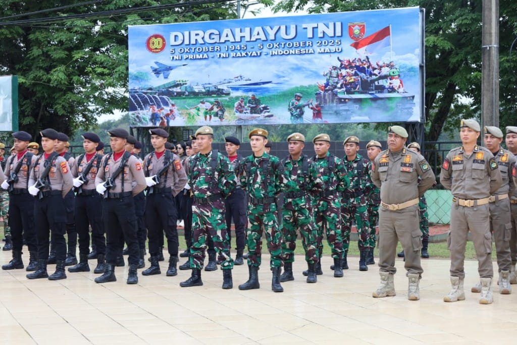 KOMPAK: Upacara peringatan Hari Ulang Tahun Ke-80 Tentara Nasional Indonesia di Kabupaten Kutai Kartanegara berlangsung khidmat. (DISKOMINFO KUKAR UNTUK BERAU POST)