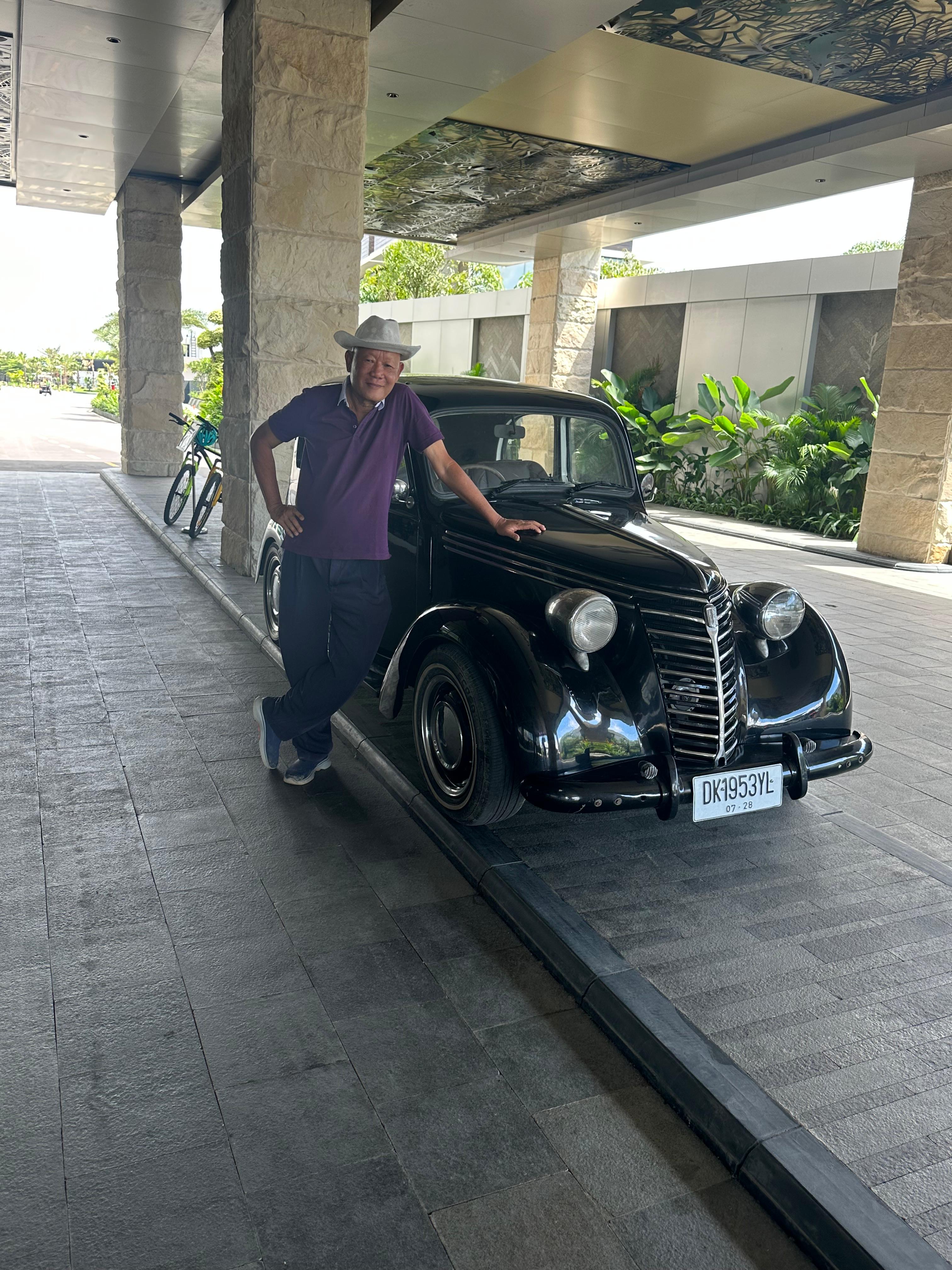 DAYA TARIK: Rumah baru mobil hitam milik Daeng Iccang kini menempati rumah barunya di Hotel Mercure. (DOK PRIBADI)