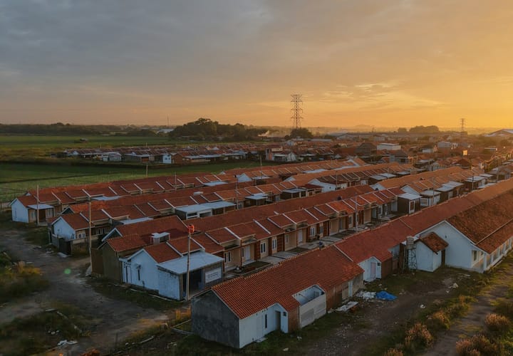 Foto Ilustrasi - Pemerintah telah memastikan bahwa suku bunga KPR bersubsidi tetap di angka 5 persen. (Unsplash/Arief Komarudin)
