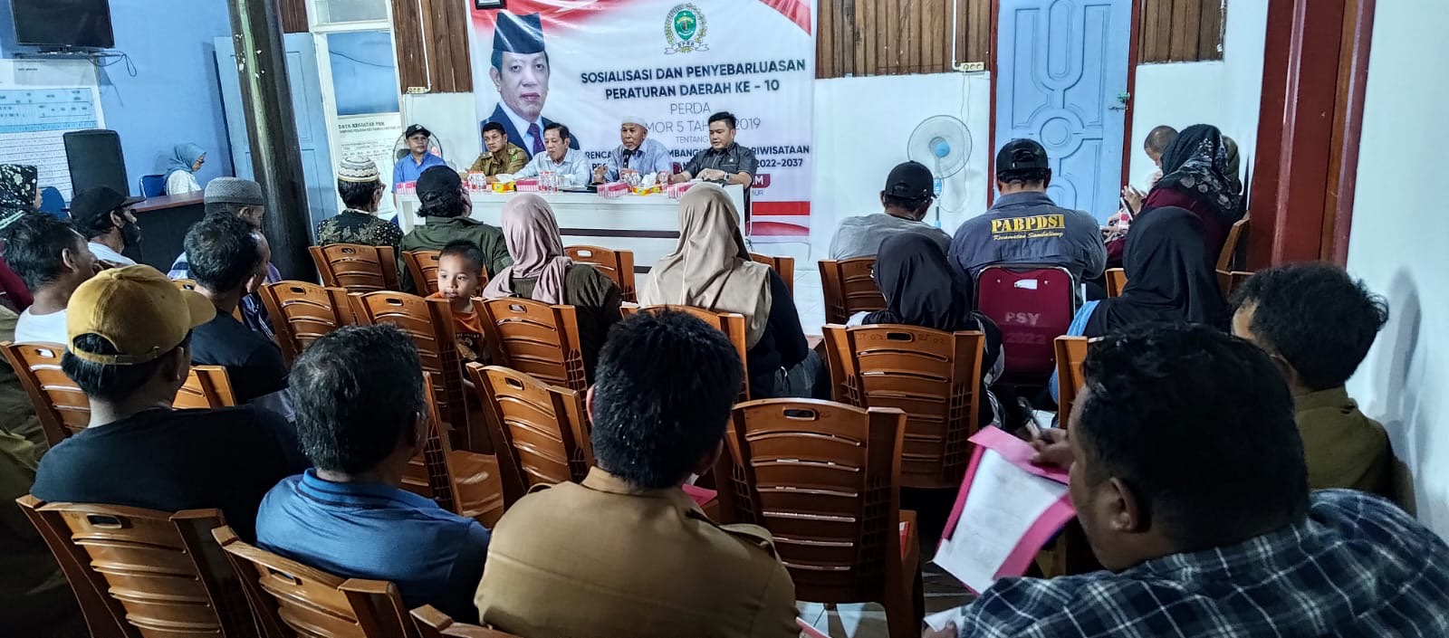 SOSIALISASI: Anggota DPRD Kaltim, Makmur menggelar Sosper terkait Perda 5/2019 tentang Perencanaan Induk Pembangunan Kepariwisataan Kaltim. (ARTA KUSUMA YUNANDA/BP)