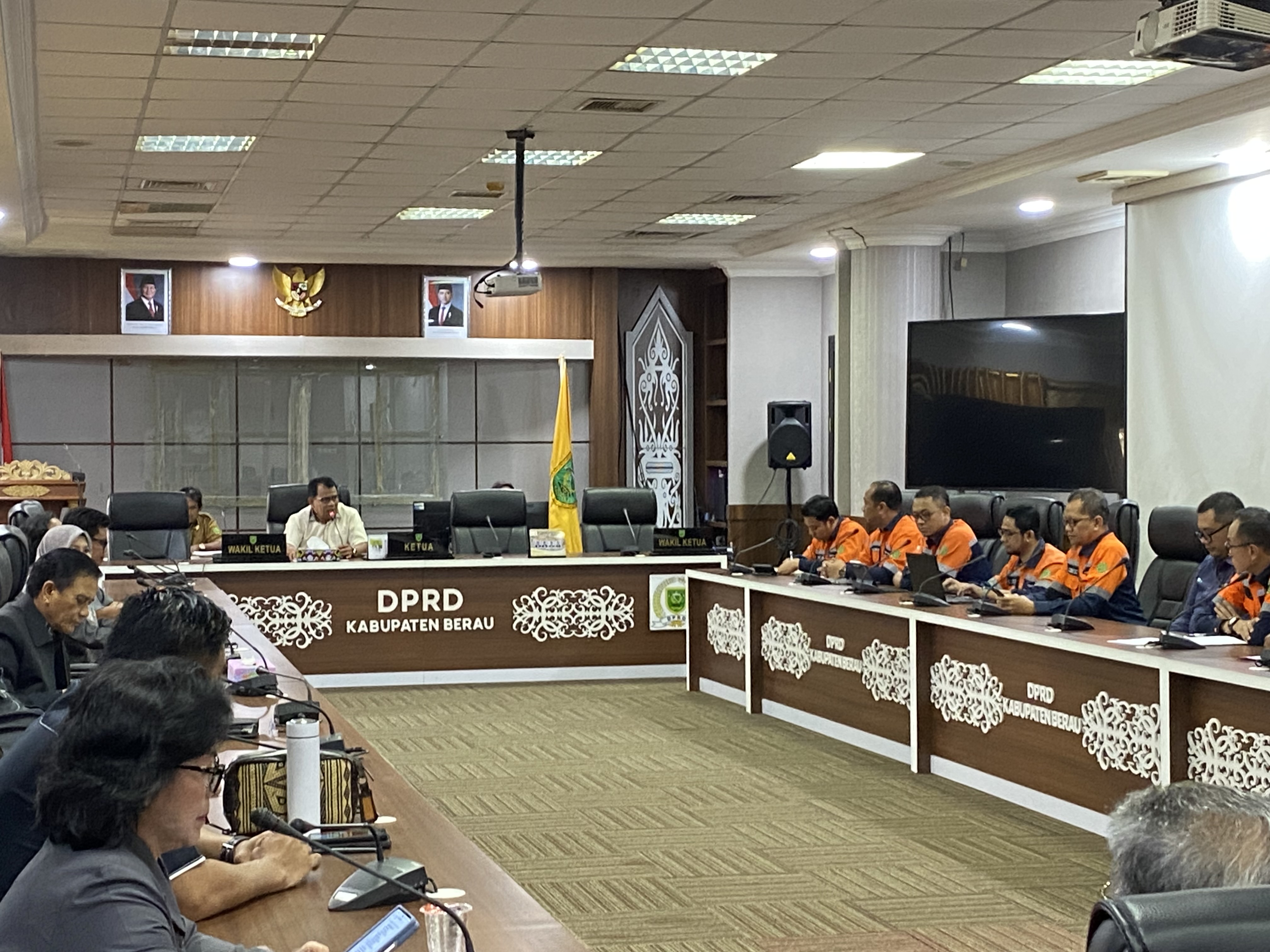 PENUHI RDP: Beberapa Perusda Berau dipanggil jajaran DPRD Berau untuk melaksanakan RDP, membahas evaluasi kinerja dan hasil yang diberikan kepada daerah selama dua pekan terakhir. (SENO/BP)