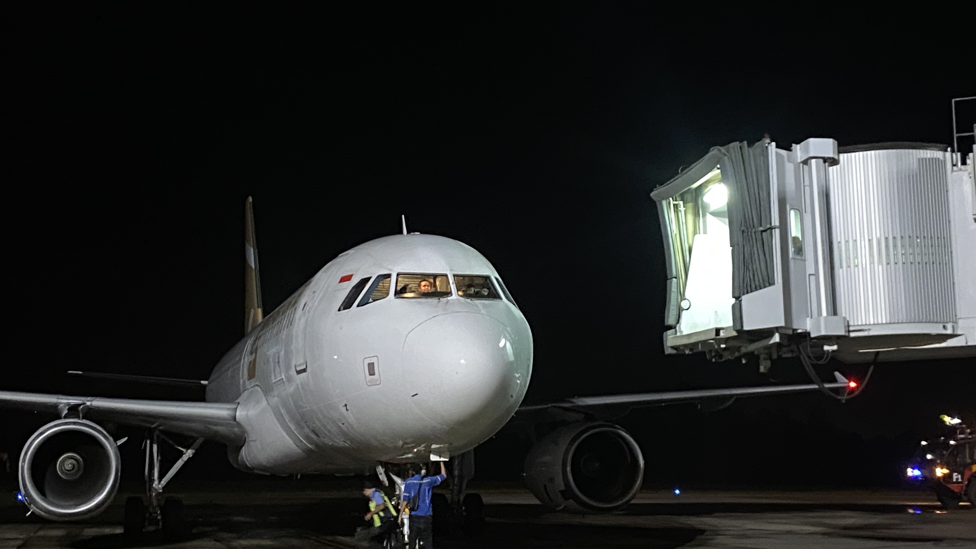 RUTE BERTAMBAH: Setelah sebelumnya membuka rute Berau-Surabaya, Maskapai Super Air Jet kini melayani rute penerbangan Berau-Balikpapan dengan pesawat besarnya. (SENO/BP)