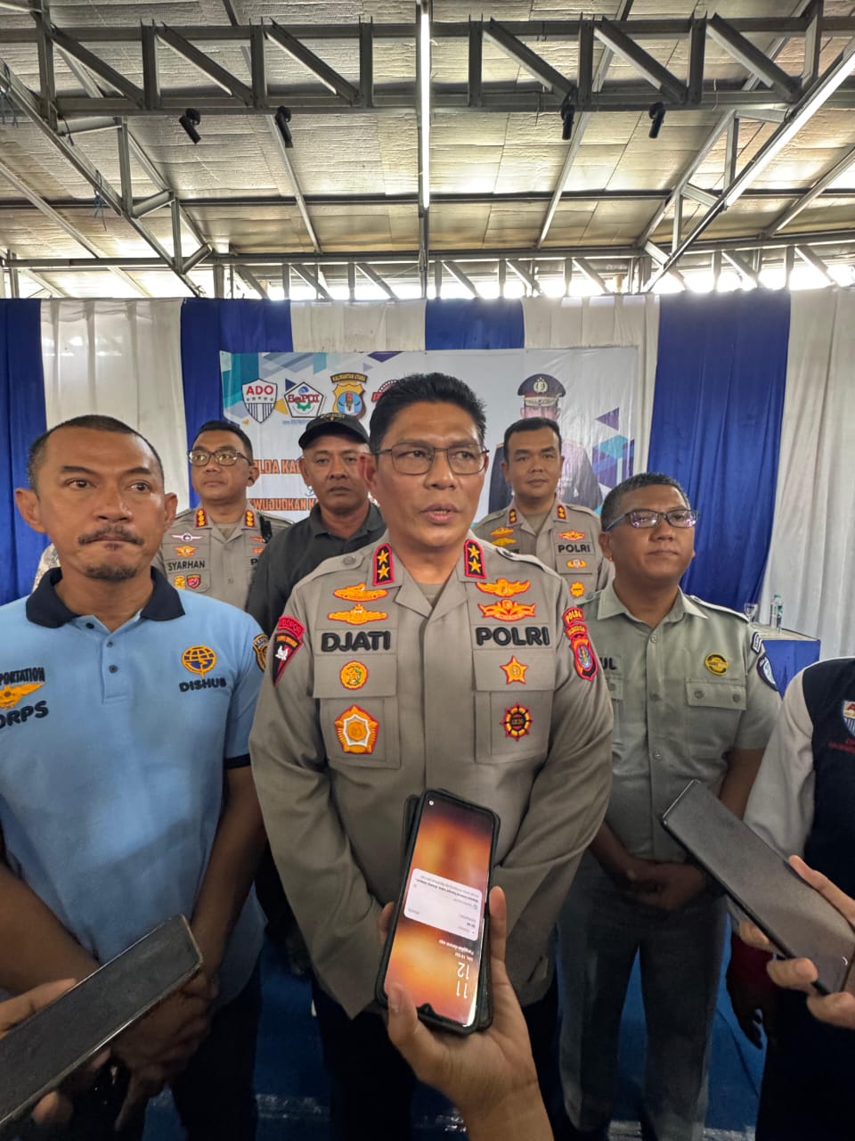 SERAP ASPIRASI OJOL: Polda Kaltara temui driver Ojol di Tarakan untuk serap aspirasi, Minggu (19/10). (SEPTIAN ASMADI/HRK)