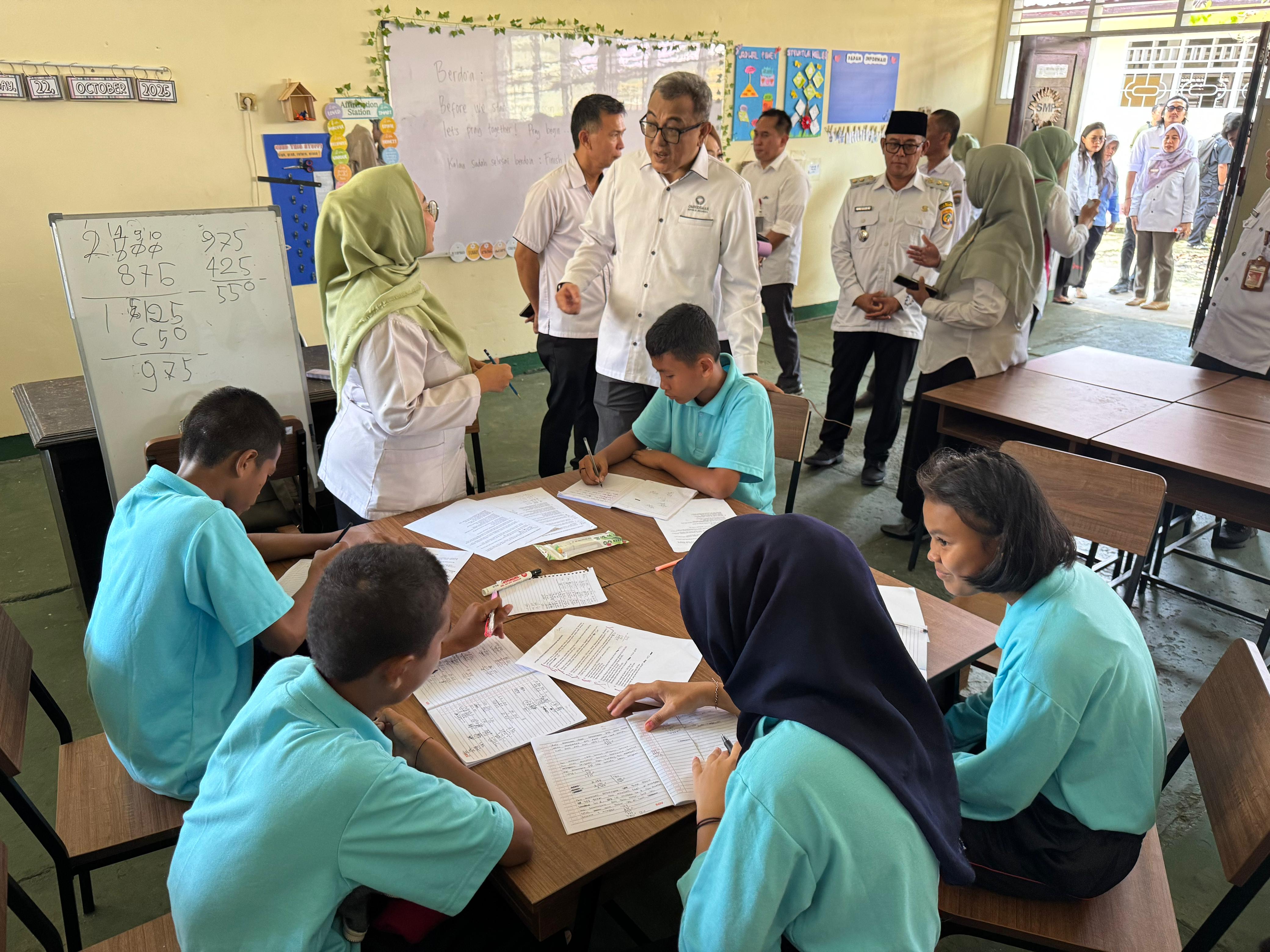 TINJAU SEKOLAH RAKYAT: Ombudsman RI dan Pemkot Tarakan tinjau Sekolah Rakyat di Kelurahan Kampung Enam, Tarakan Timur, Rabu (22/10). (SEPTIAN ASMADI/HRK)