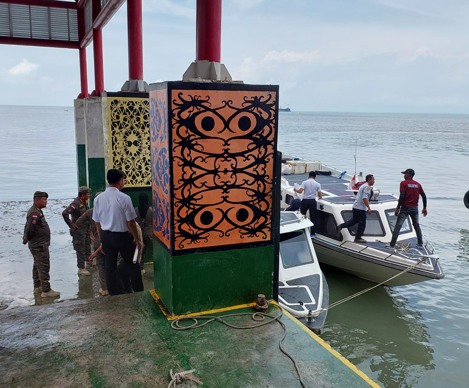 TRANSPORTASI AIR: Meminta kru kapal proaktif lakukan sosialisasi dan edukasi langsung kepada penumpang cara penggunaan alat keselamatan. (SEPTIAN ASMADI/HRK)