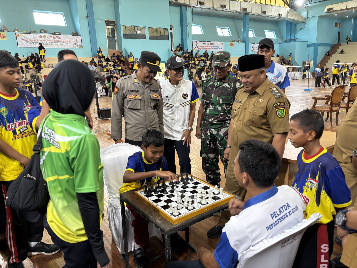 UNJUK BAKAT: FOD digelar untuk memperkenalkan berbagai cabang olahraga kepada ABK sekaligus memberi ruang untuk berani mencoba dan menunjukkan kemampuan di bidang berolahraga. (IZZA/BP)