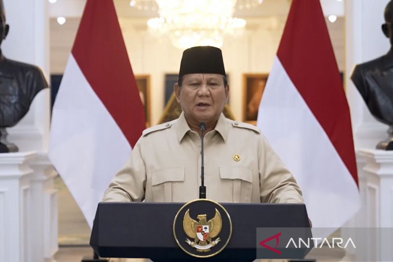 Presiden Prabowo Subianto mengucapkan selamat Hari Sumpah Pemuda dalam rangka peringatan Hari Sumpah Pemuda Ke-97  di Istana Kepresidenan RI, Jakarta, Selasa (28/10). (HO-BPMI SEKRETARIAT PRESIDEN)