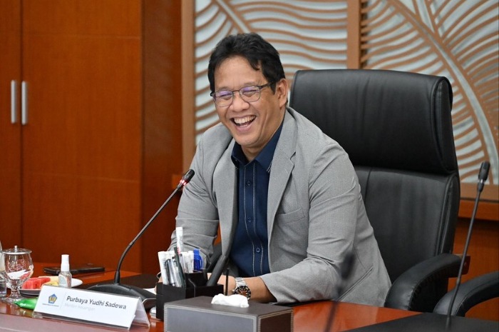 Menyoroti kontroversi proyek Whoosh era Presiden Jokowi hingga kebijakan anggaran era Menkeu Sri Mulyani. (Instagram.com/@menkeuri)