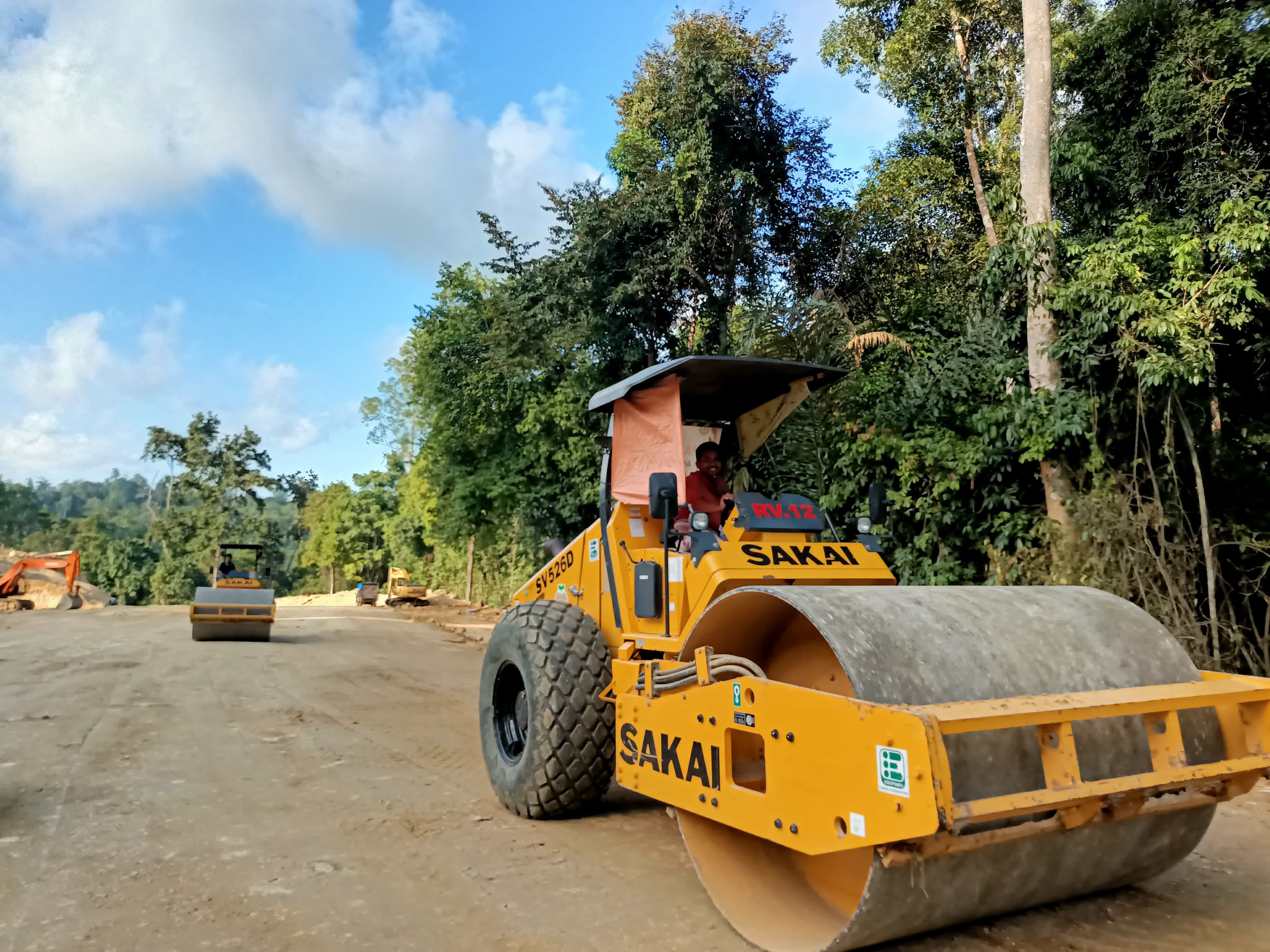 PROYEK FISIK BERKURANG: Selain memangkas kegiatan perjalanan dinas, Pemkab Berau juga akan mengurangi pekerjaan fisik untuk menghadapi efisiensi anggaran tahun depan. (SENO/BP)