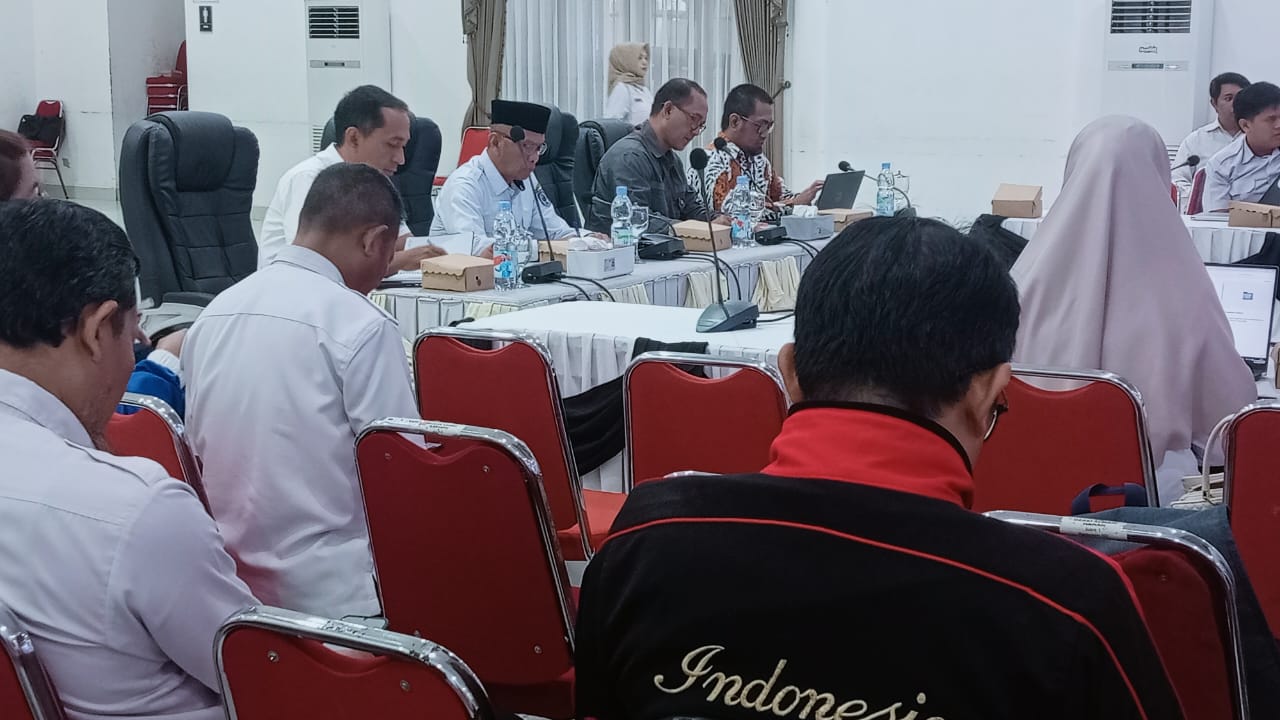 MANAJEMEN ENERGI: Pemkot Bontang saat melaksanakan FGD Manajemen Energi di Lingkungan Pemerintah Kota Bontang di Pendopo Rumah Jabatan Wali Kota, Rabu (29/10) pagi. (KMH-RIAWAN UNTUK BP)
