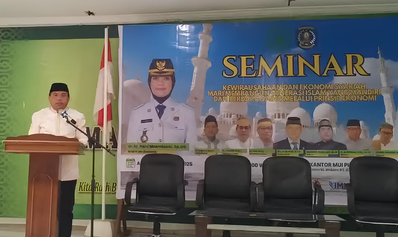 SEMINAR: Wakil Wali Kota Bontang Agus Haris saat membuka Seminar Kewirausahaan Ekonomi Syariah.