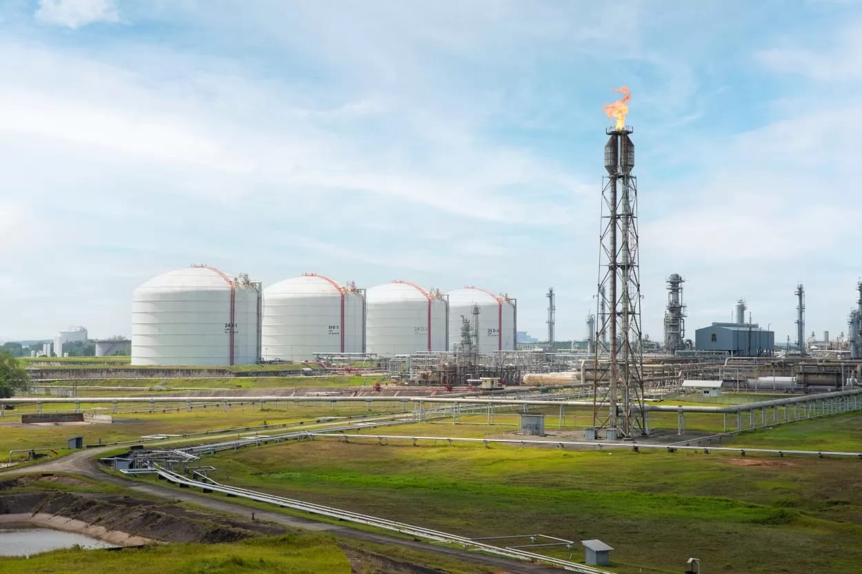 ILUSTRASI: Investasi yang masuk di berbagai sektor di Kota Bontang, mampu menyerap ratusan tenaga kerja lokal. (DISKOMINFO PEMKOT BONTANG UNTUK BERAU POST)