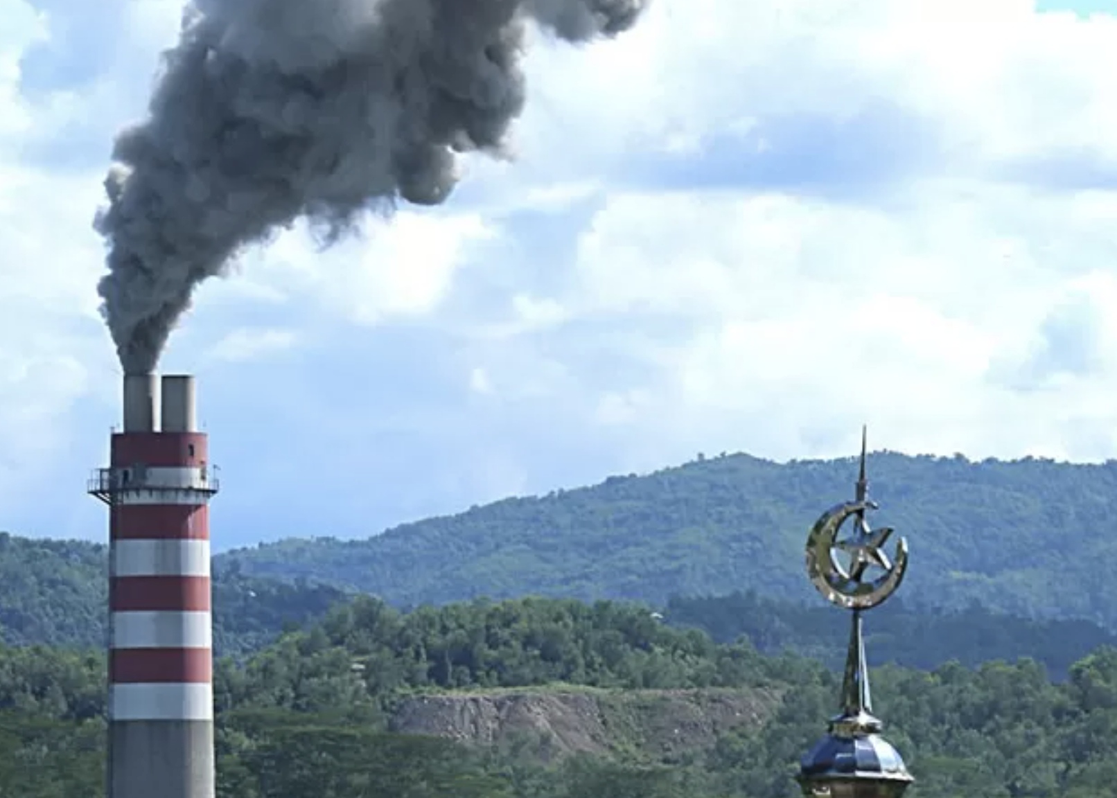 Ilustrasi penggunaan energi berbasis fosil. (Dok. Jawa Pos)