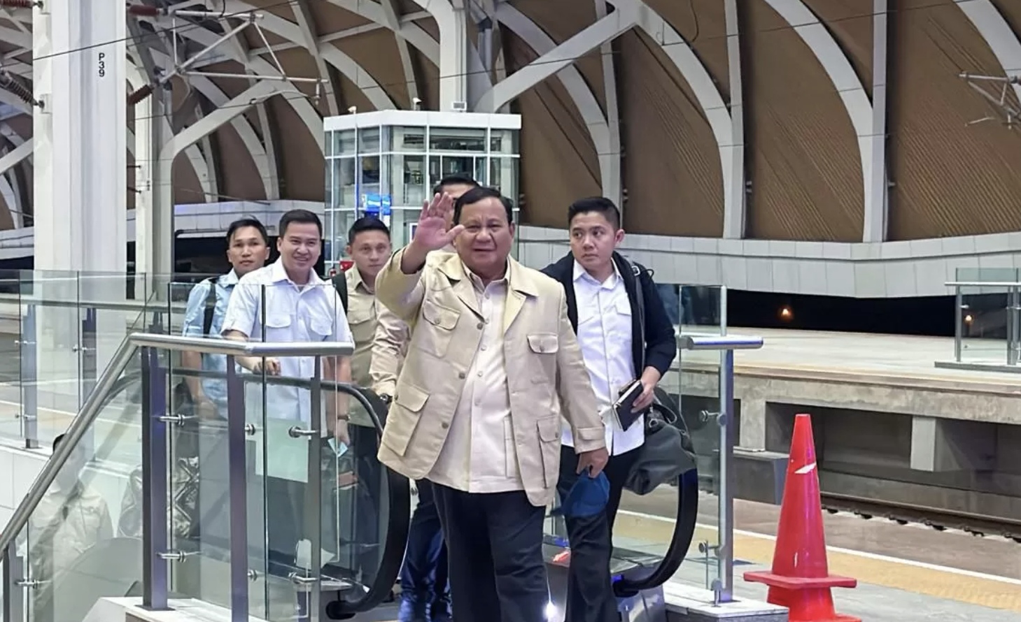 Presiden Prabowo Subianto melaksanakan kunjungan kerjanya ke Bandung menaiki Whoosh. (Istimewa)