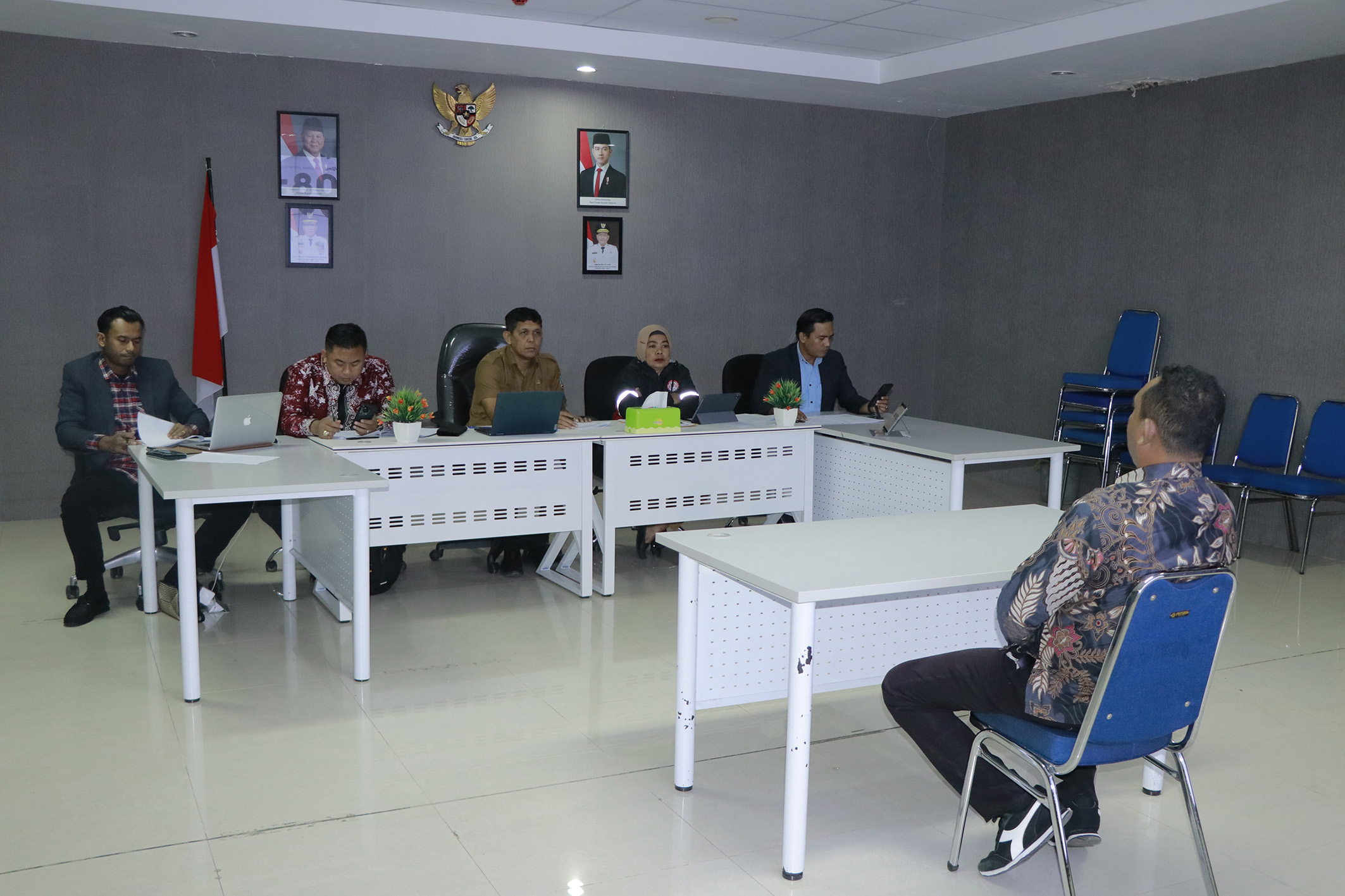TAHAP WAWANCARA: Calon komisioner KPID Kaltara menjalani tahap wawancara dan kompetensi akhir. (FAISAL/HRK)
