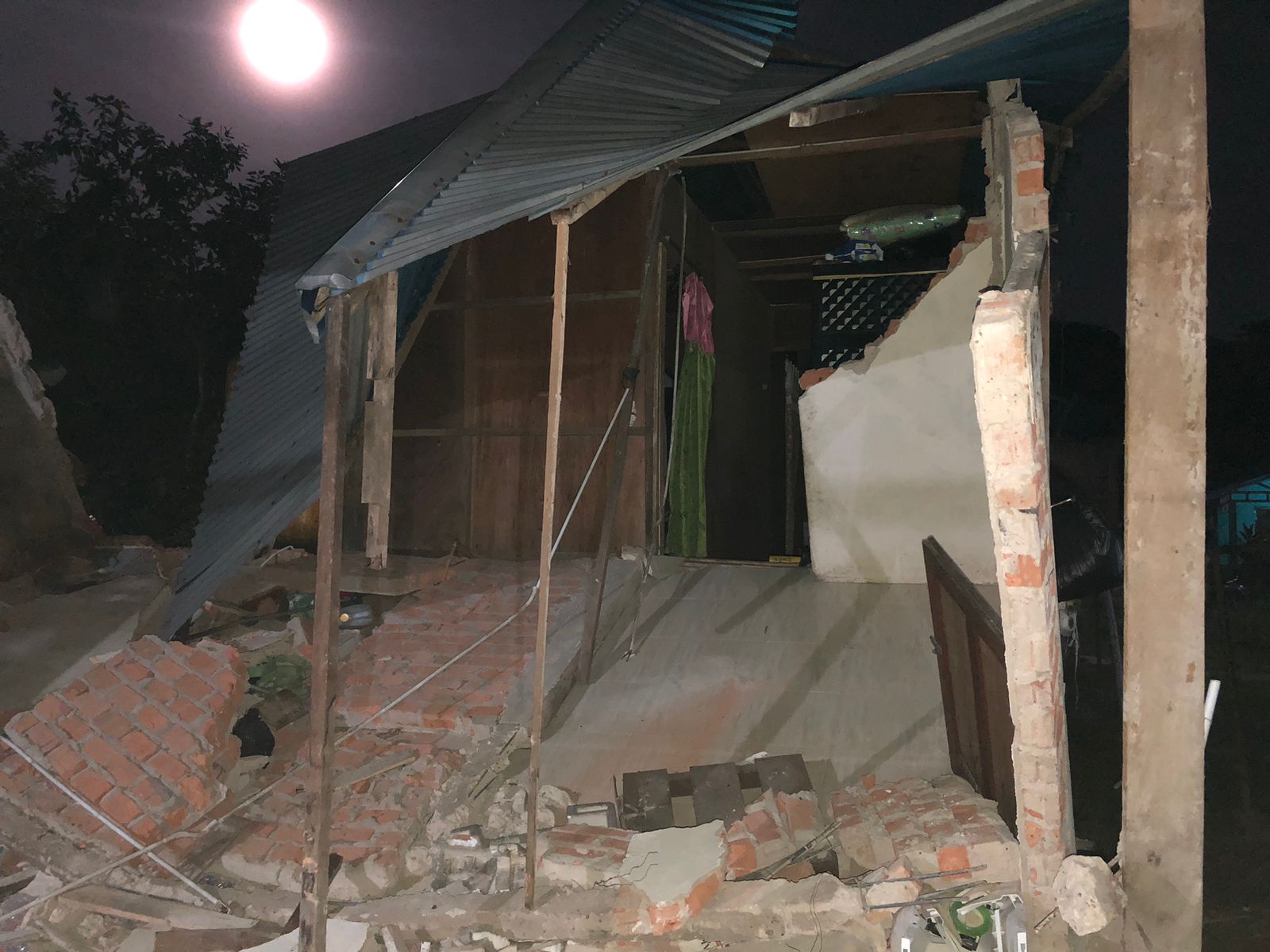 PASCA GEMPA: Kondisi rumah warga yang rusak akibat gempa berkekuatan M 4,8 di Tarakan. (BPBD TARAKAN UNTUK HRK)