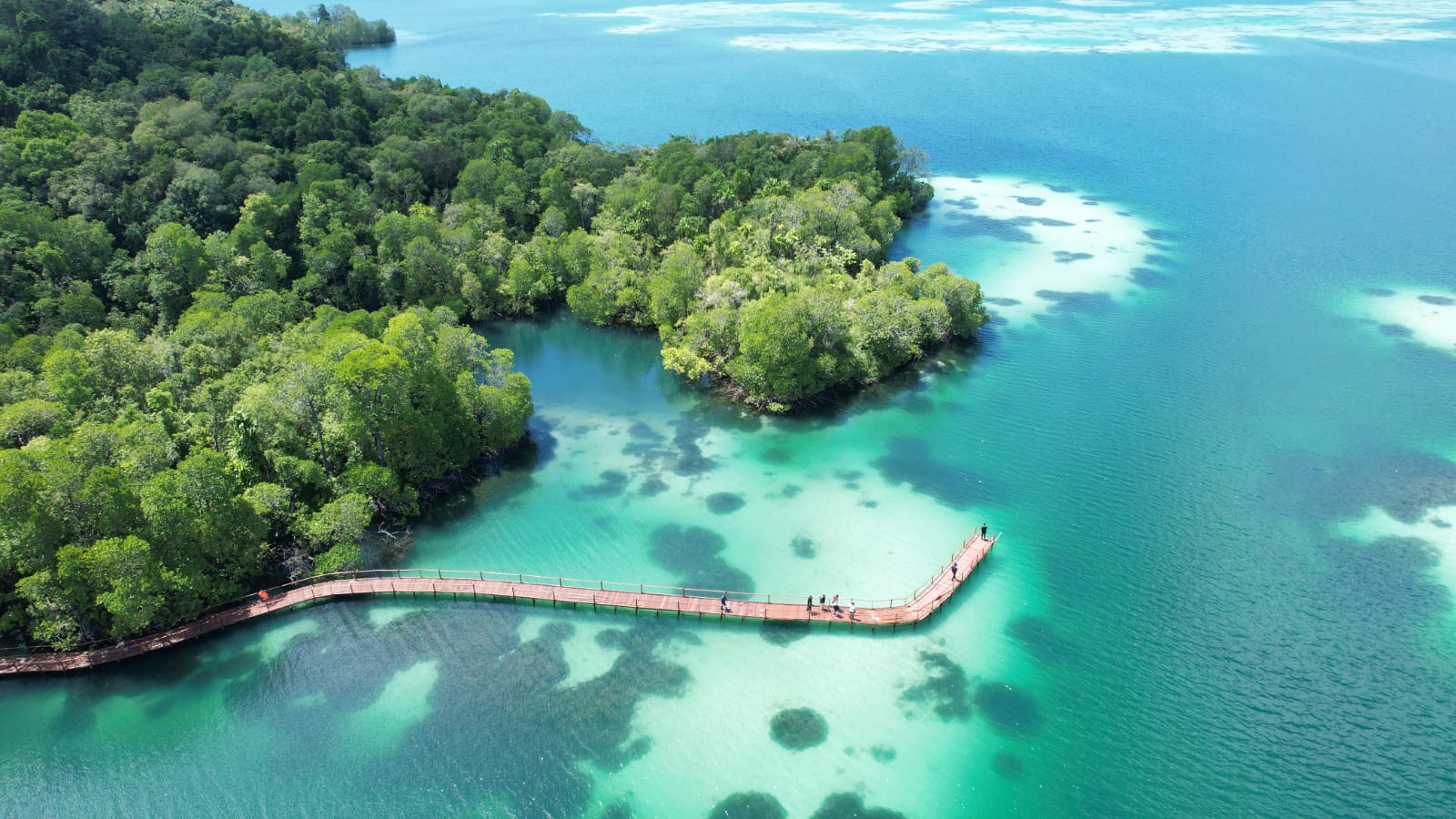 DILANJUTKAN: Disbudpar Berau kembali melanjutkan pembangunan infrastruktur di Pulau Kakaban tahun ini, menggunakan APBD Murni 2025 Rp 2,3 miliar. (DISBUDPAR BERAU UNTUK BP)