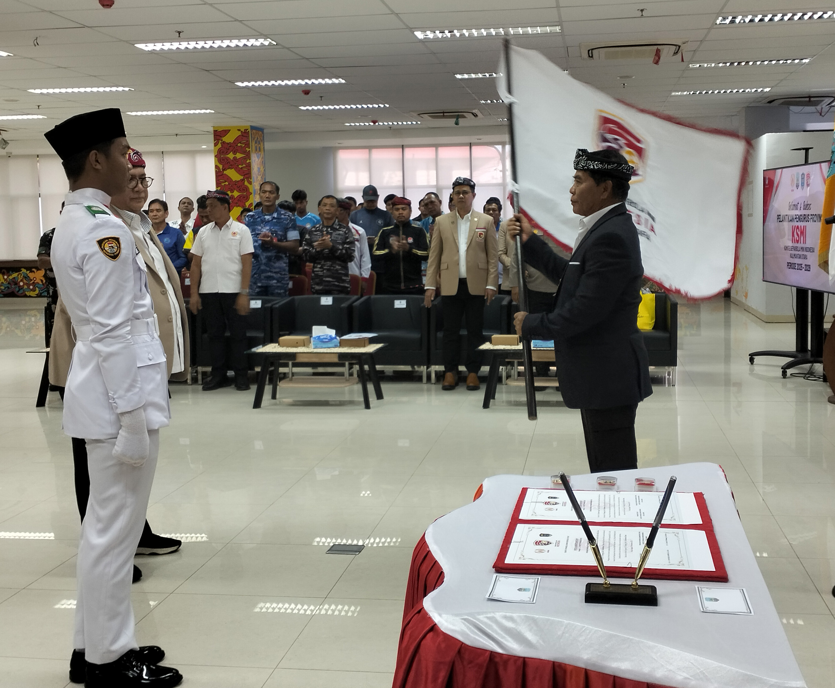 EMBAN KETUM: Gubernur Kaltara Zainal Arifin Paliwang dipercaya untuk mengemban Ketua Umum KSMI Kaltara. (IPUNK/HRK)