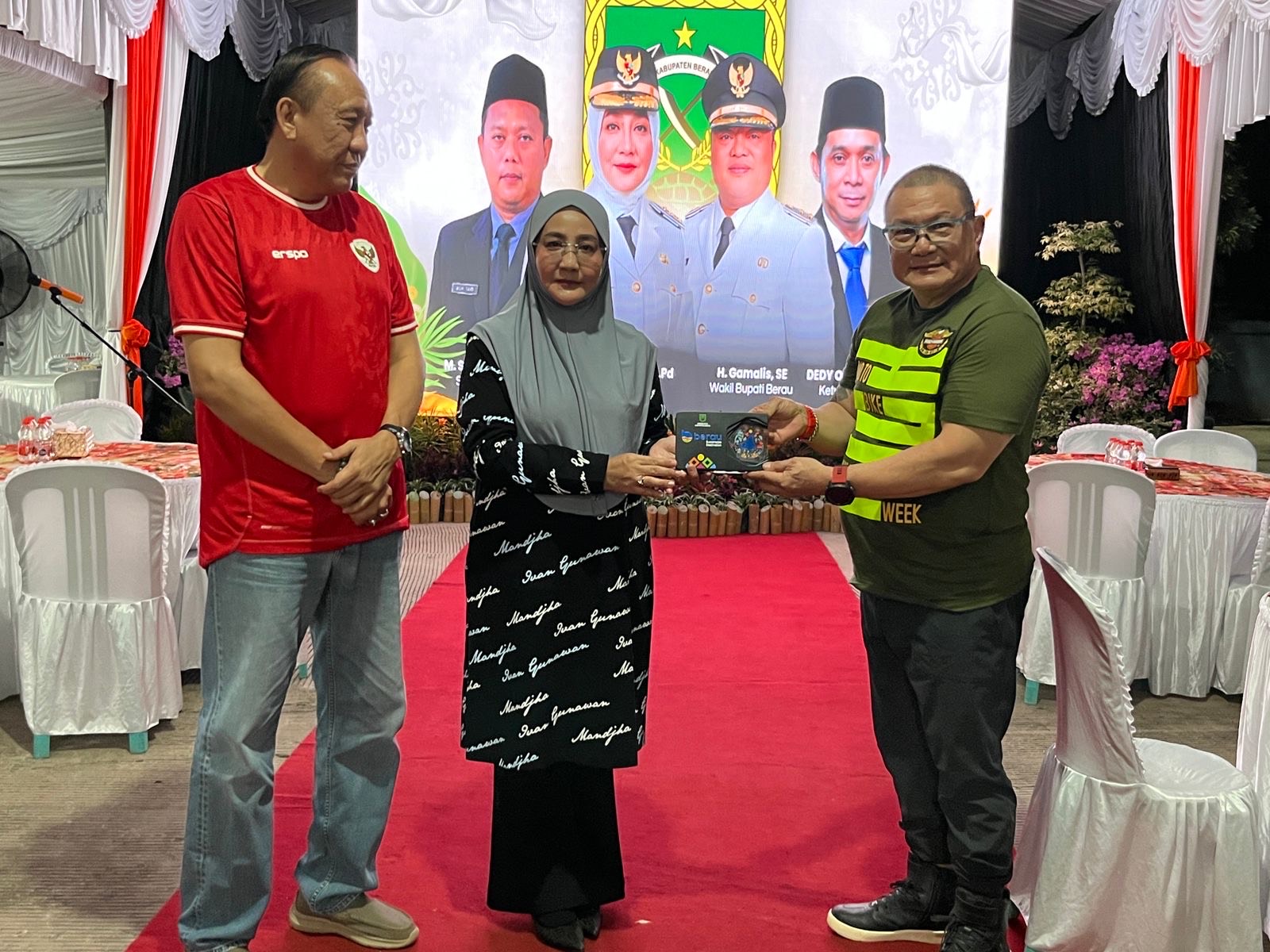 CENDERAMATA: Bupati Berau Sri Juniarsih Mas, menyambut rombongan HDCI yang datang ke Berau untuk touring sekaligus melaksanakan bakti sosial, serta mengenal dan mempromosikan potensi pariwisata Berau.