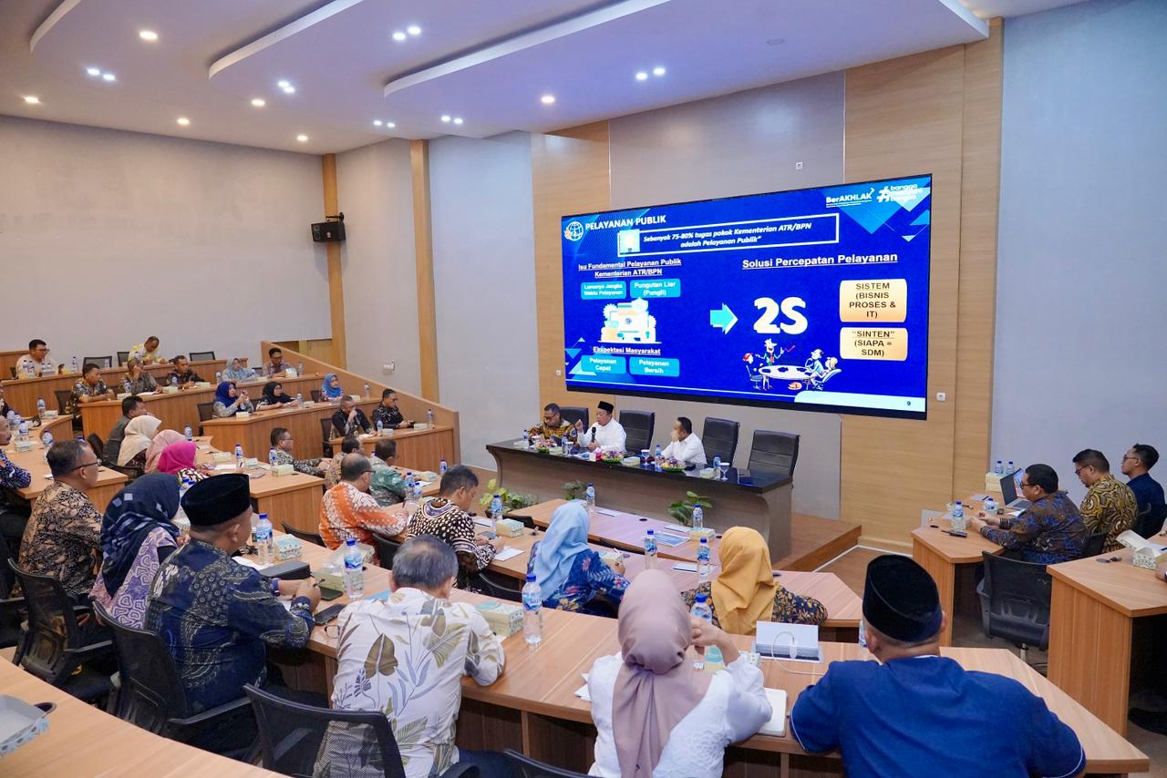PELAYANAN: Menteri ATR/BPN Nusron Wahid mengingatkan agar pelayanan publik di bidang pertahanan harus bertransformasi pada karakter masayarakat masa kini. (ATR/BPN)