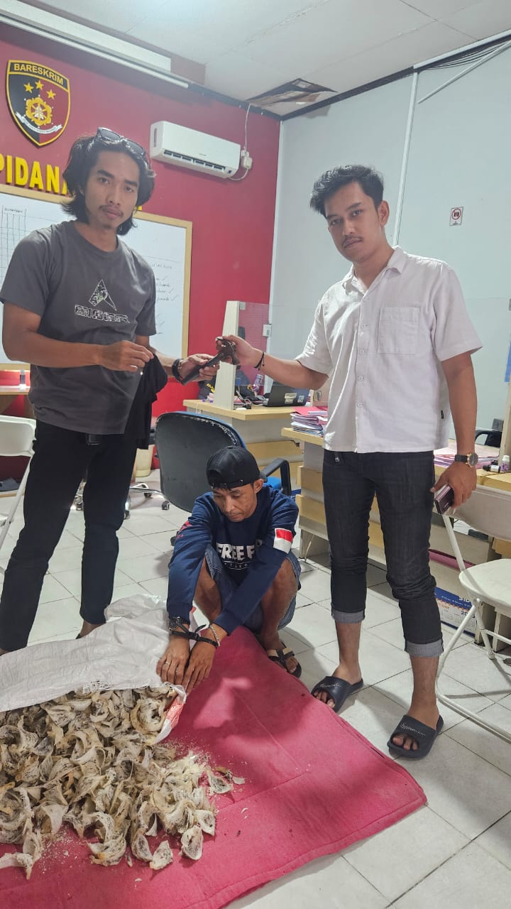 DIAMANKAN POLISI: Tersangka pencuri sarang walet diamankan Unit Satreskrim Polres Tarakan. (POLRES TARAKAN UNTUK HRK)