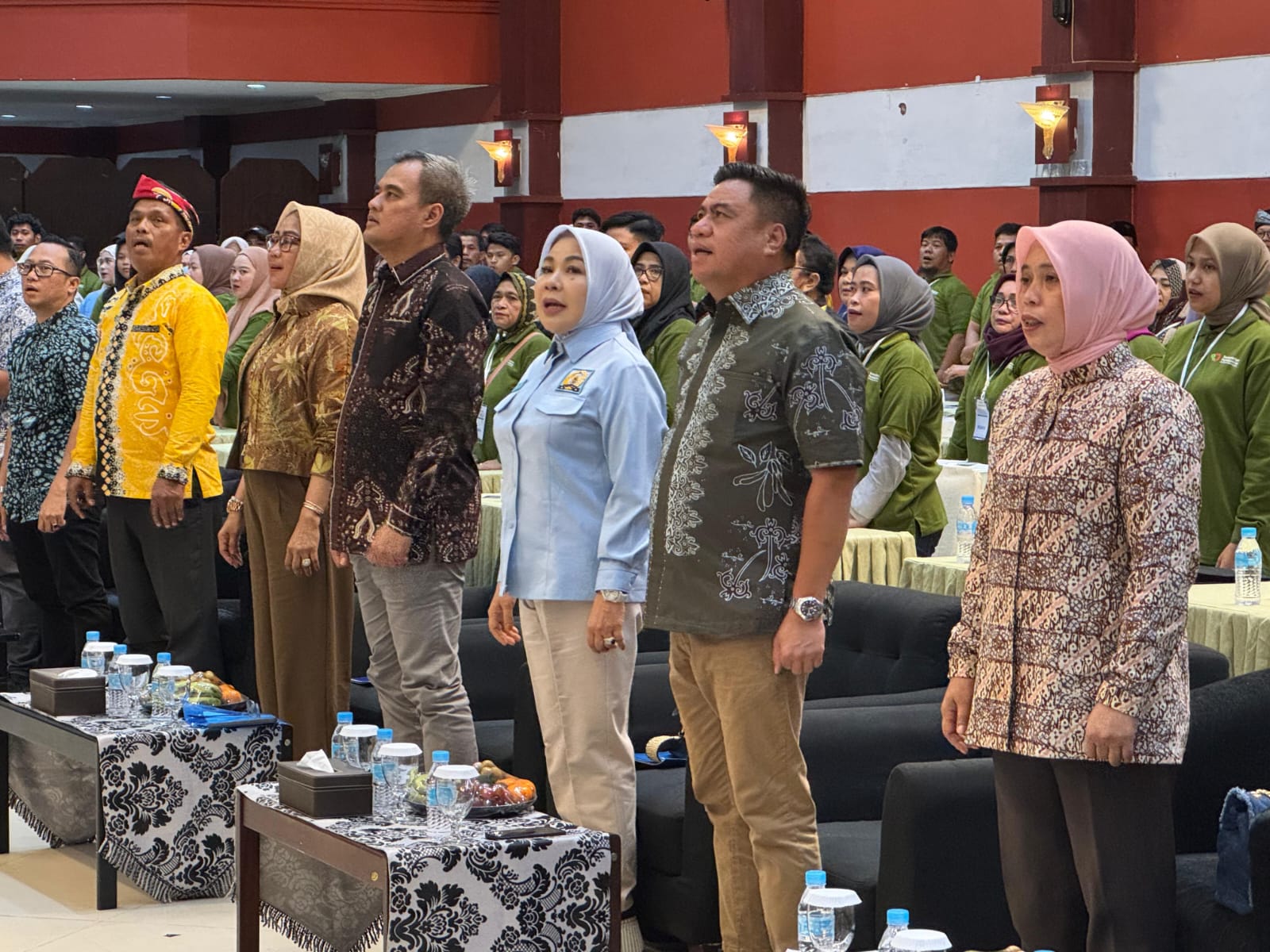 MEMBUKA KEGIATAN: Anggota Komisi VII DPR RI Dapil Kaltara, Rahmawati sebelum membuka kegiatan Kementerian Perindustrian, Minggu (9/11). (SEPTIAN ASMADI/HRK)